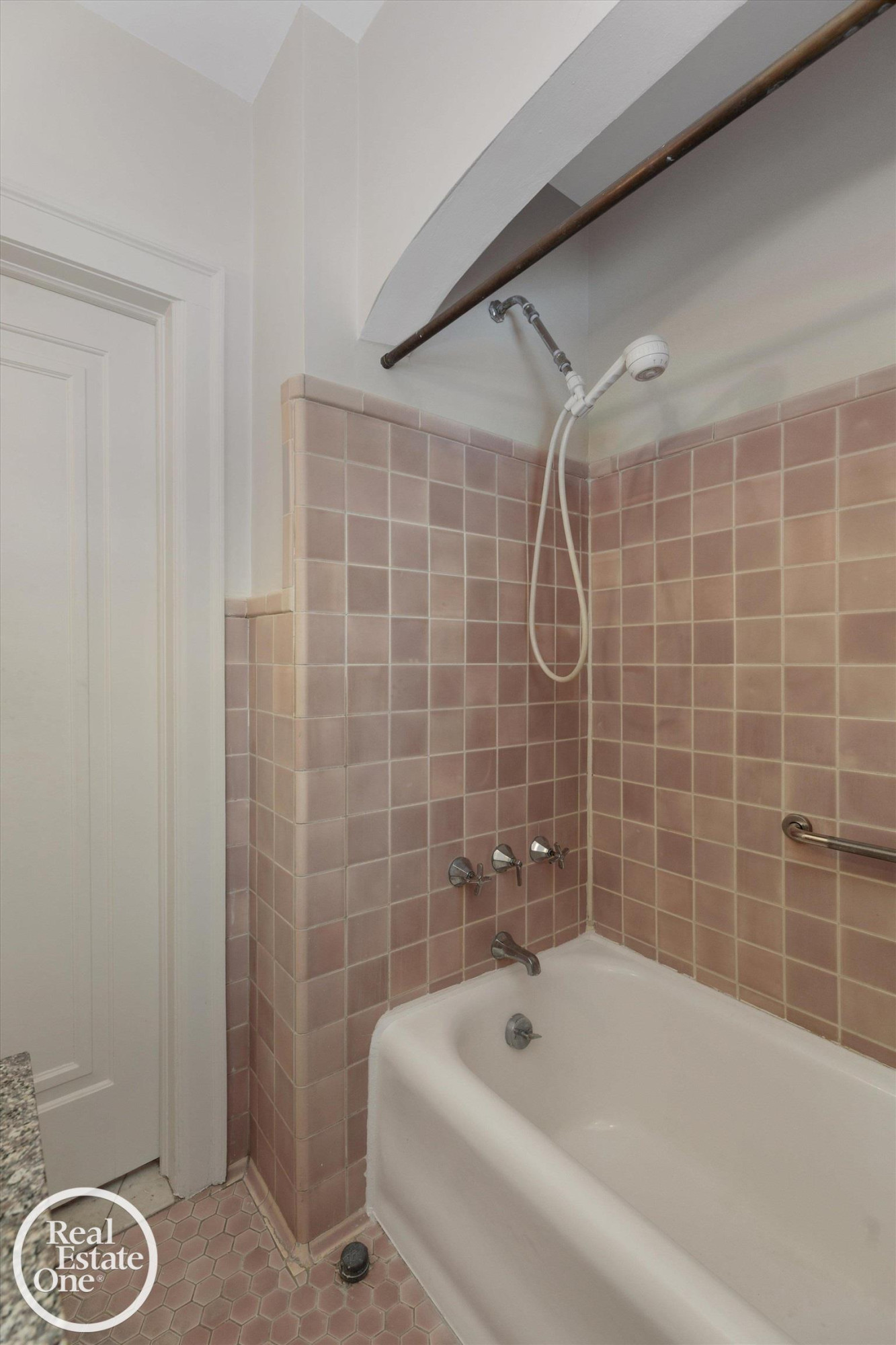 943 Harcourt Road, Grosse Pointe, MI 48230 — Photo 17