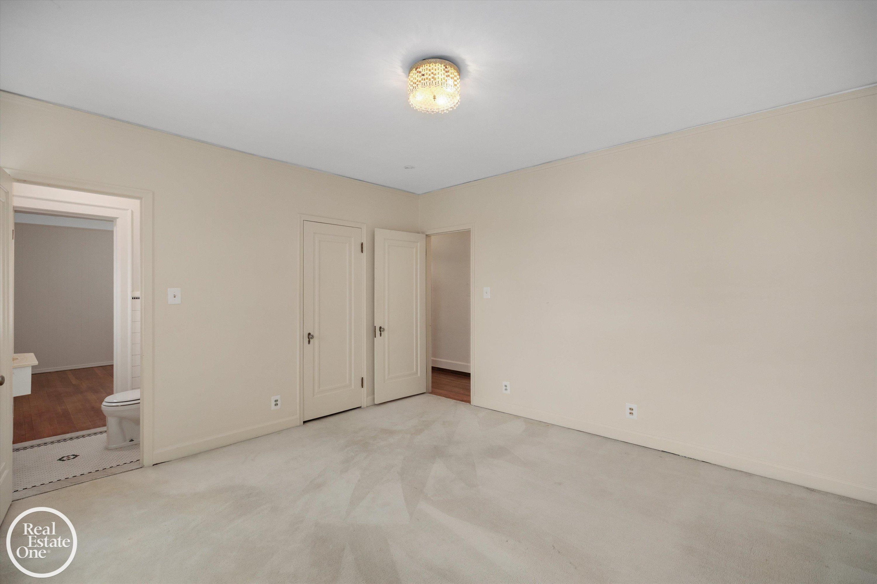 943 Harcourt Road, Grosse Pointe, MI 48230 — Photo 18