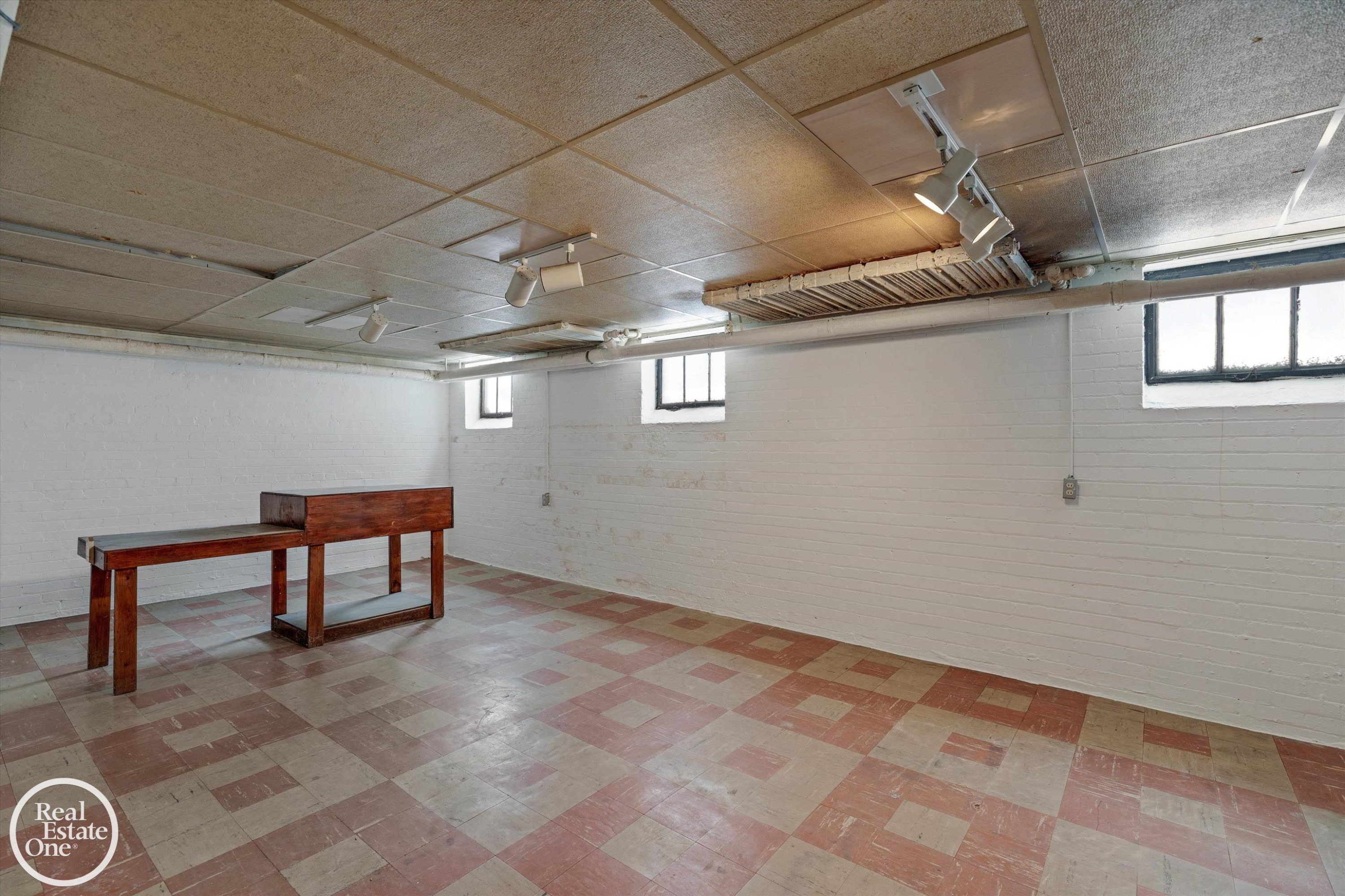 943 Harcourt Road, Grosse Pointe, MI 48230 — Photo 34