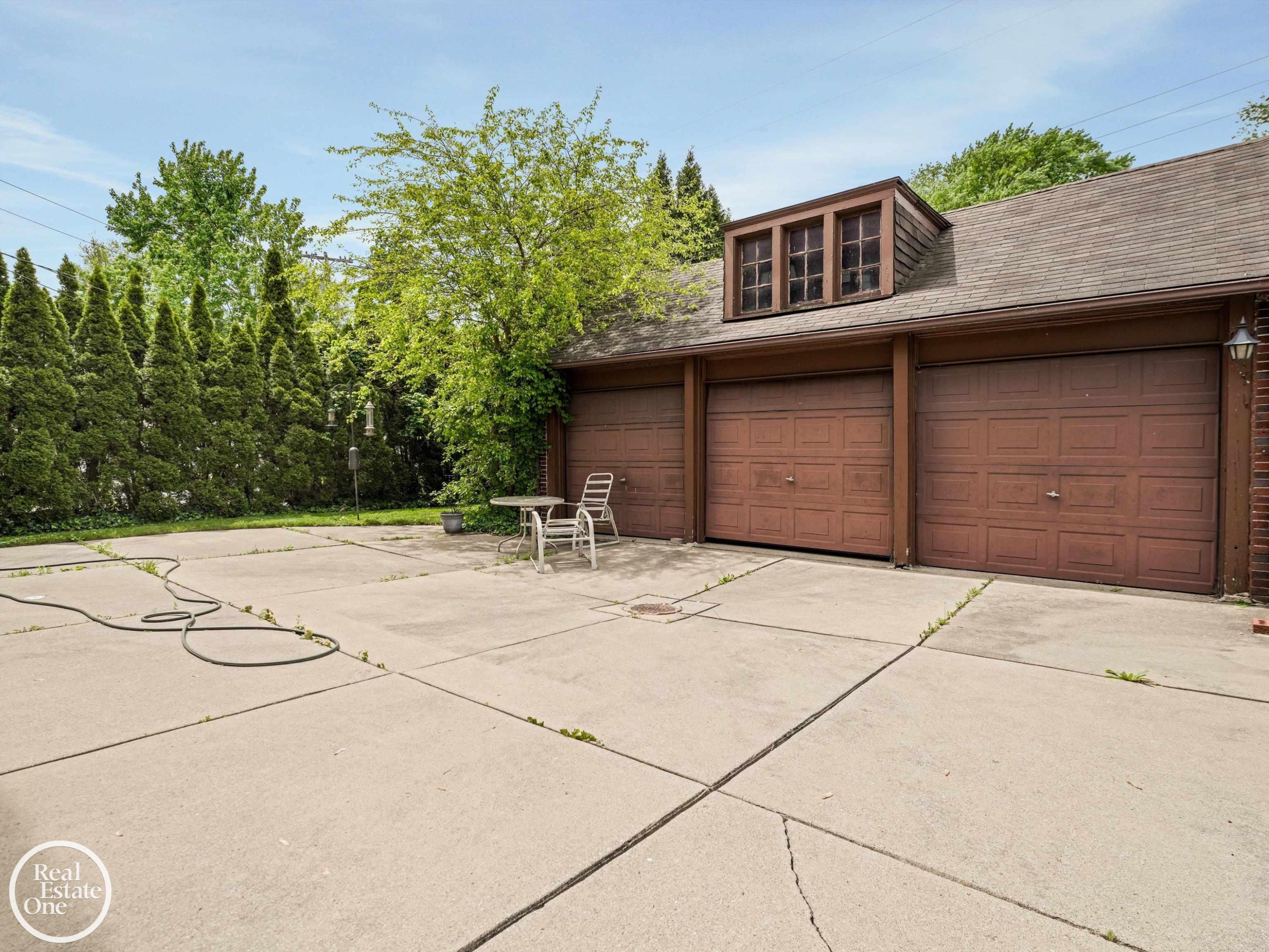 943 Harcourt Road, Grosse Pointe, MI 48230 — Photo 38