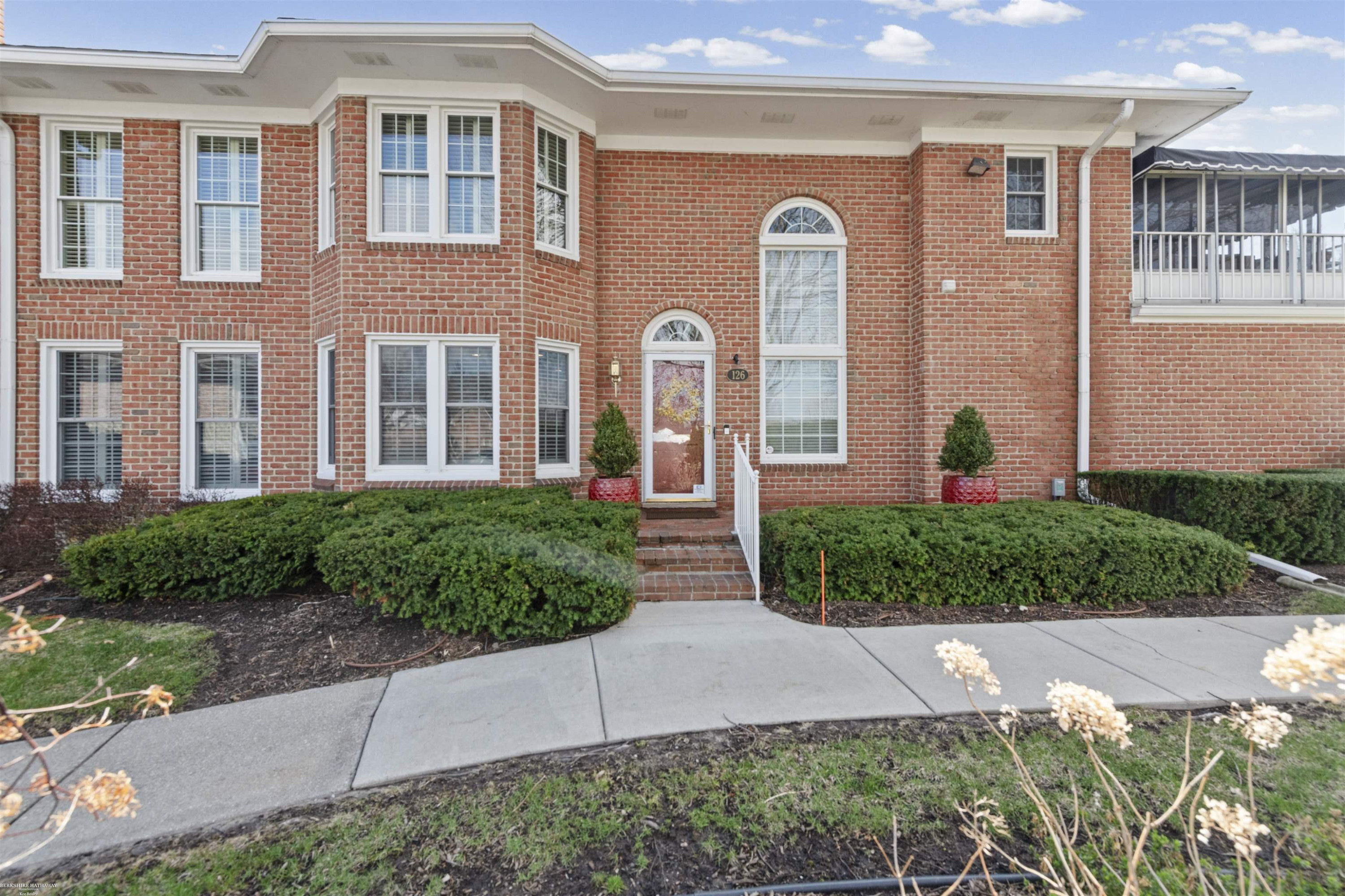 126 Windwood Pointe Street, Saint Clair Shores, MI 48080