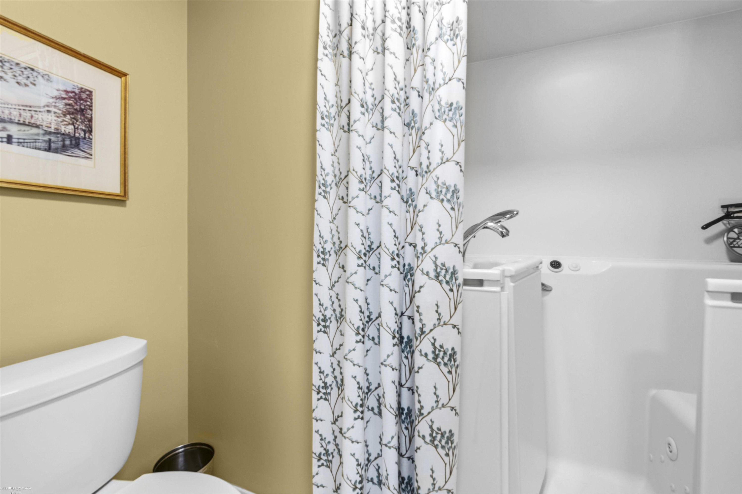 126 Windwood Pointe Street, Saint Clair Shores, MI 48080 — Photo 15