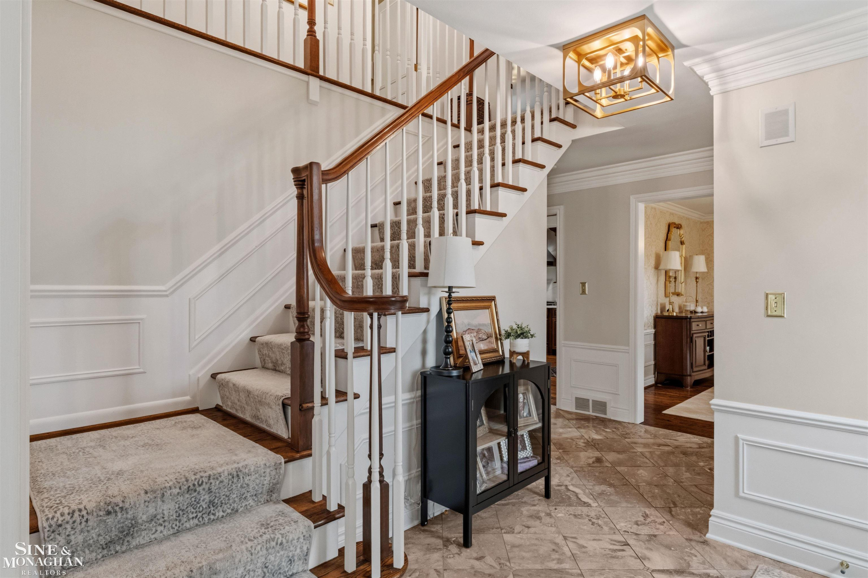578 Heather Lane, Grosse Pointe Woods, MI 48236 — Photo 2