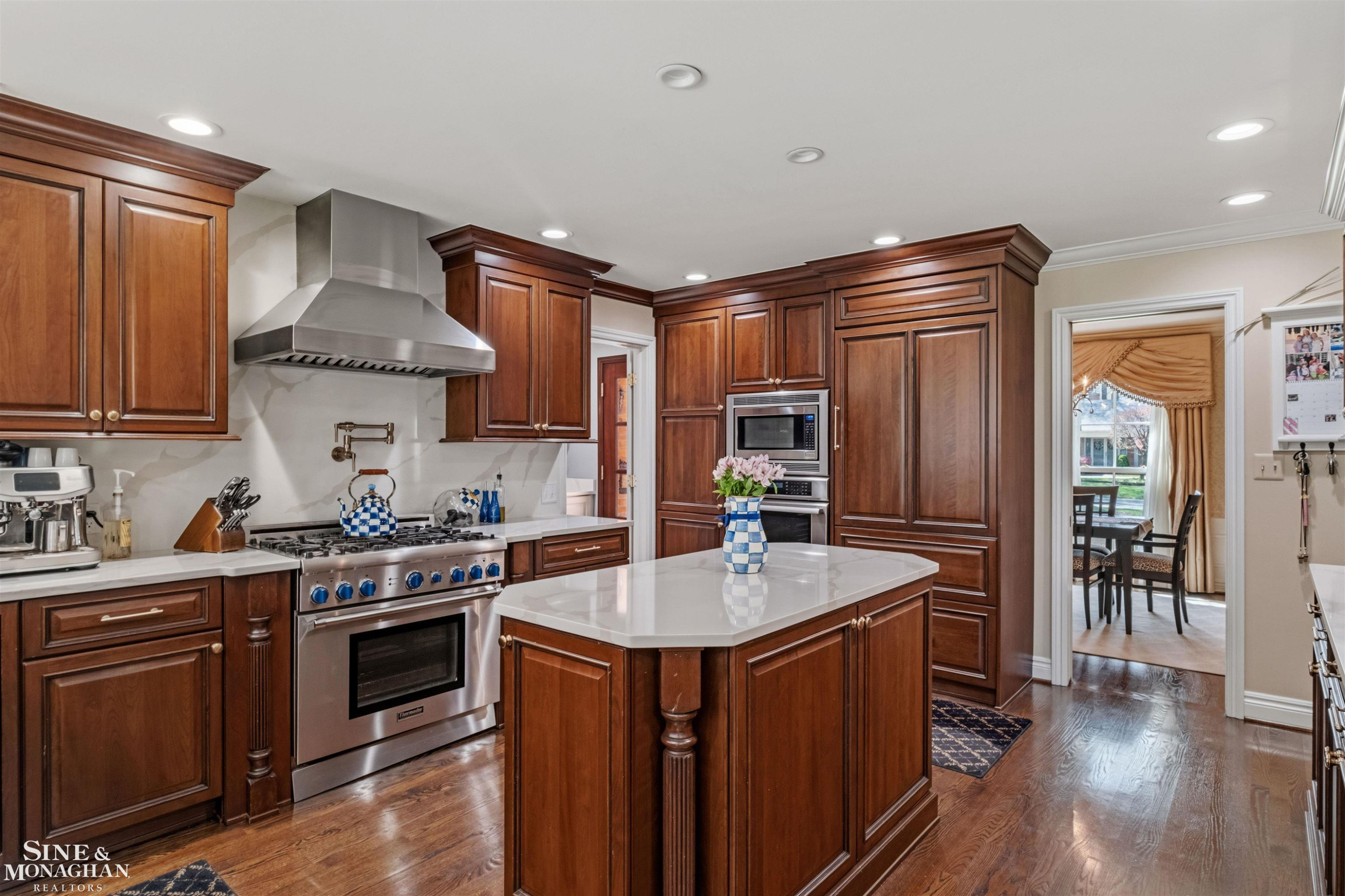 578 Heather Lane, Grosse Pointe Woods, MI 48236 — Photo 6