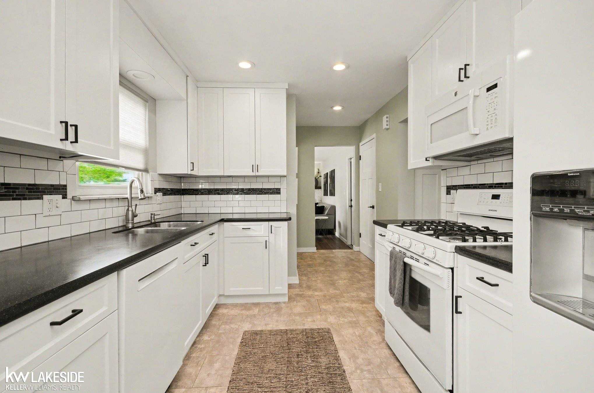 8208 San Marco Boulevard, Sterling Heights, MI 48313 — Photo 17