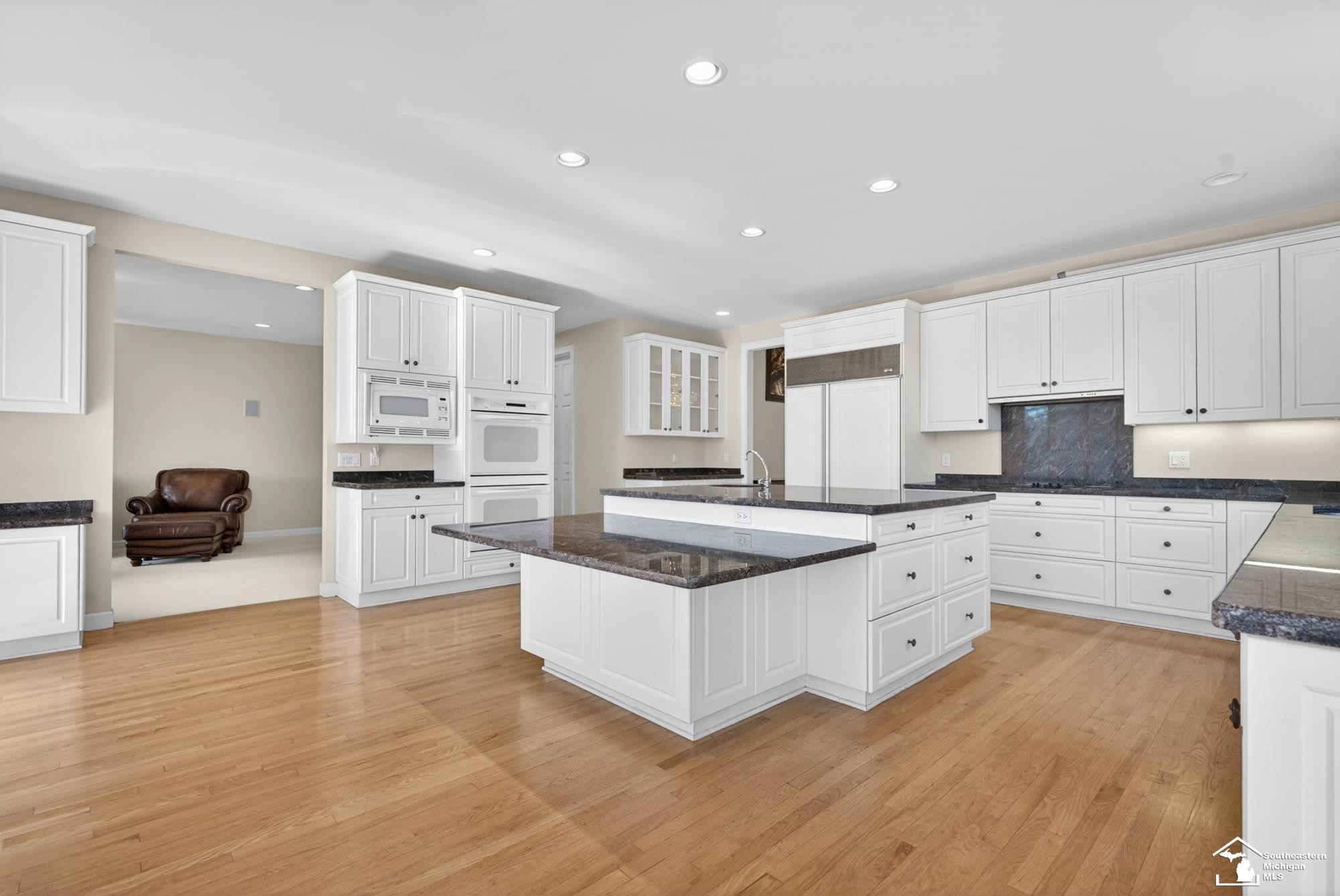 4592 Forestview Drive, West Bloomfield, MI — Photo 14