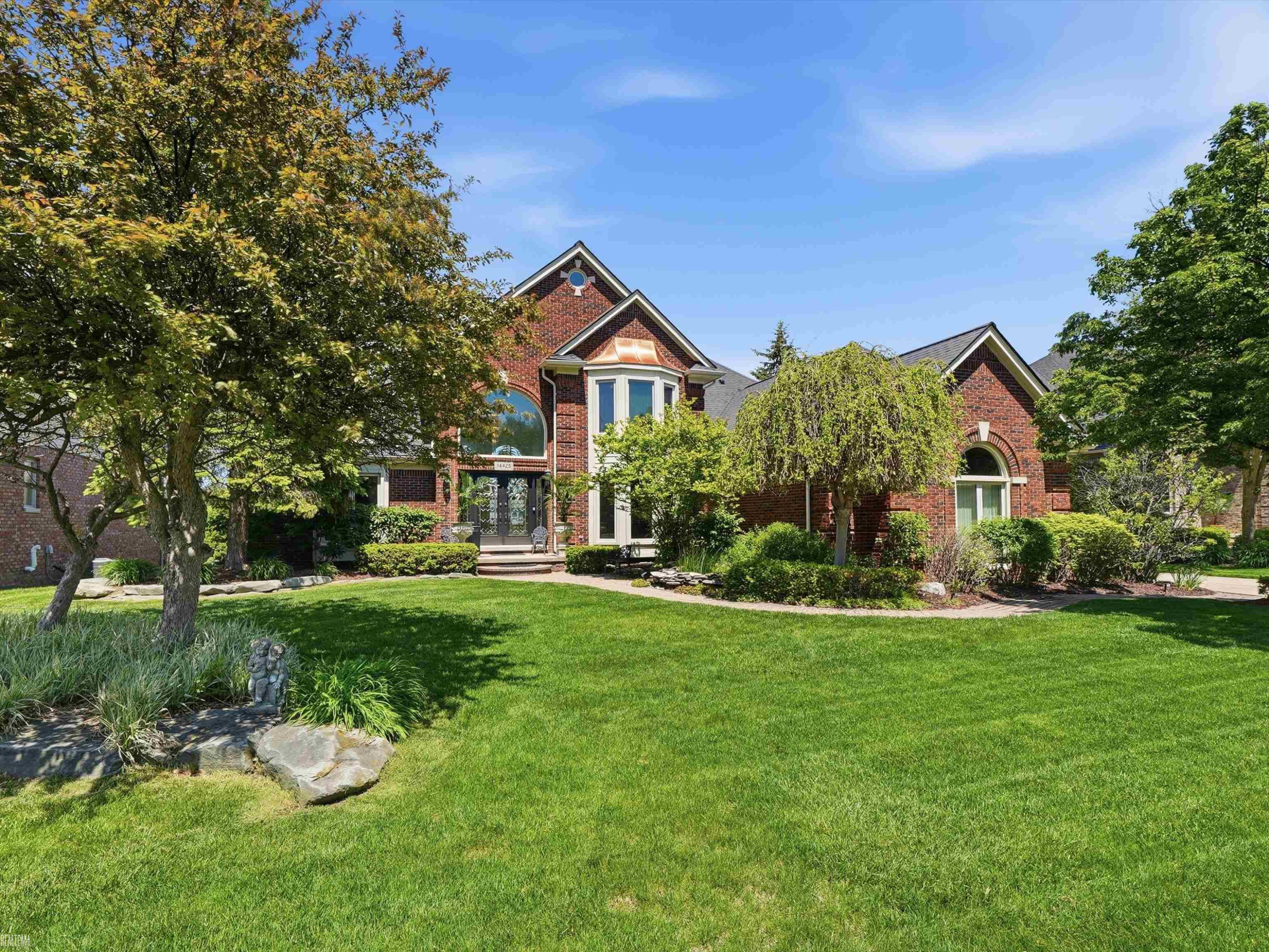 14425 Knightsbridge Drive, Shelby Twp, MI 48315 — front exterior
