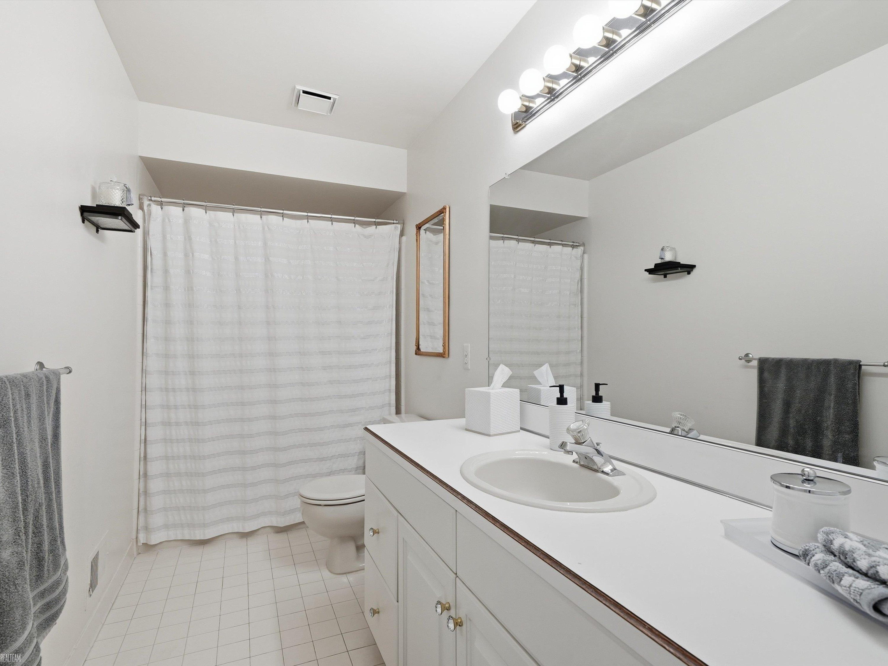 14425 Knightsbridge Drive, Shelby Twp, MI 48315 — Photo 28