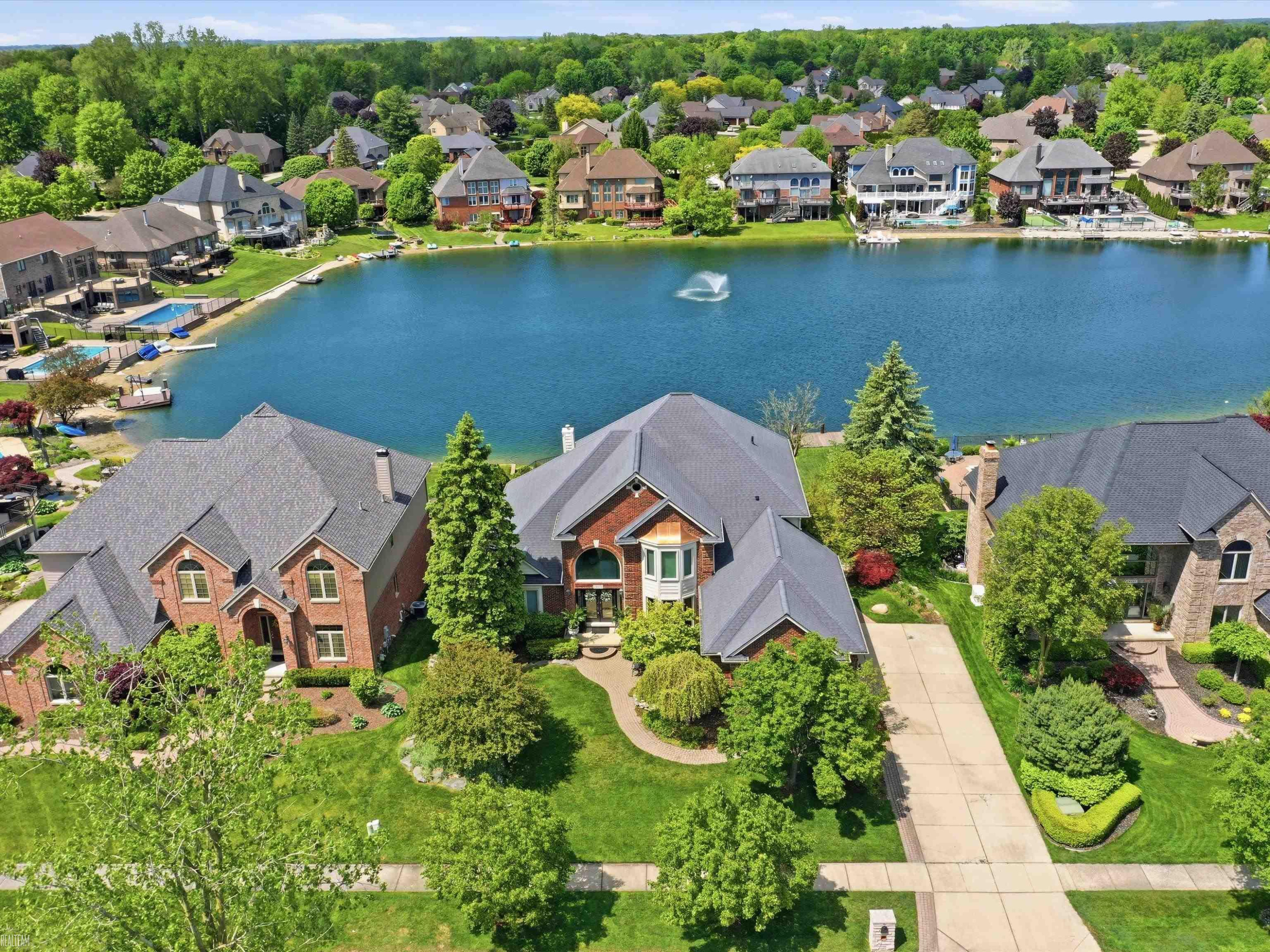 14425 Knightsbridge Drive, Shelby Twp, MI 48315 — Photo 55