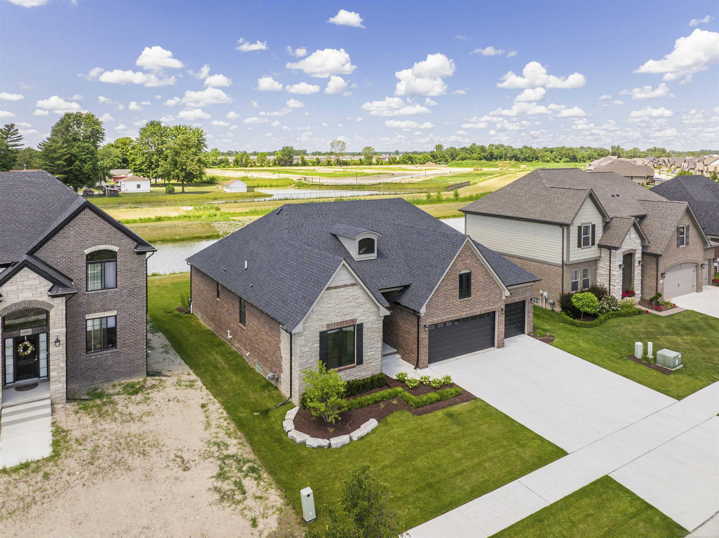 49195 Langford Drive, 216, Macomb, MI 48044 — Photo 2