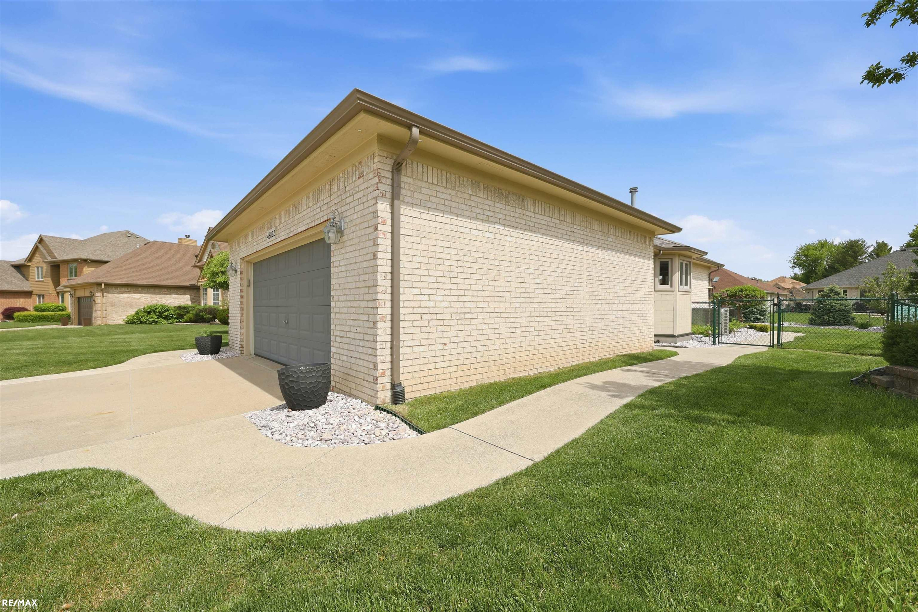 48822 Park Place Drive, MI 48044 — Photo 42