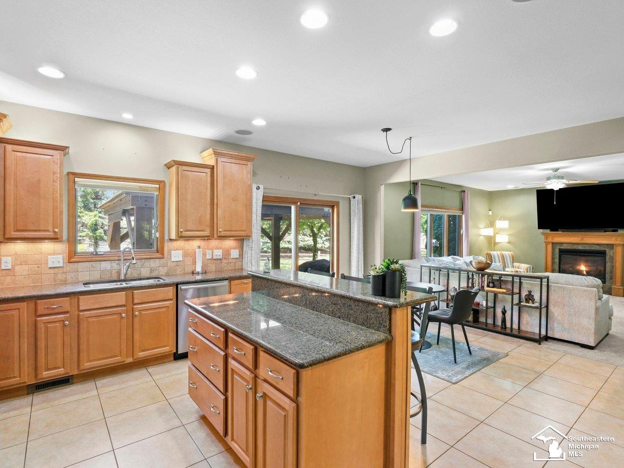 1176 Twin Lakes Drive, Temperance, MI 48182 — Photo 11