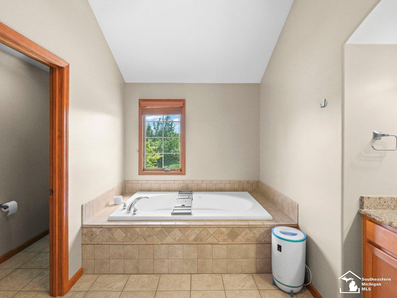 1176 Twin Lakes Drive, Temperance, MI 48182 — Photo 31