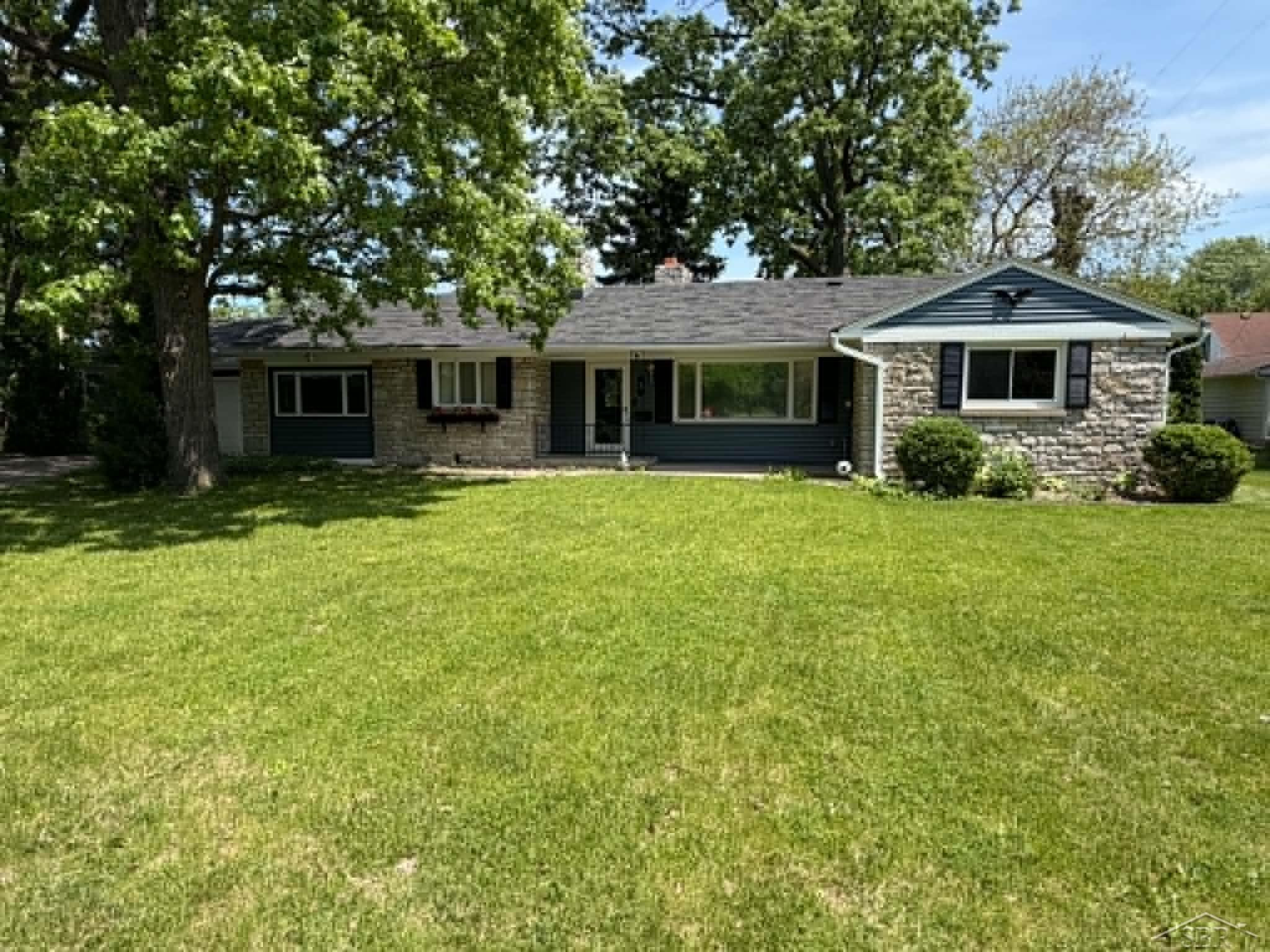 3 Orchard Court, Essexville, MI 48732