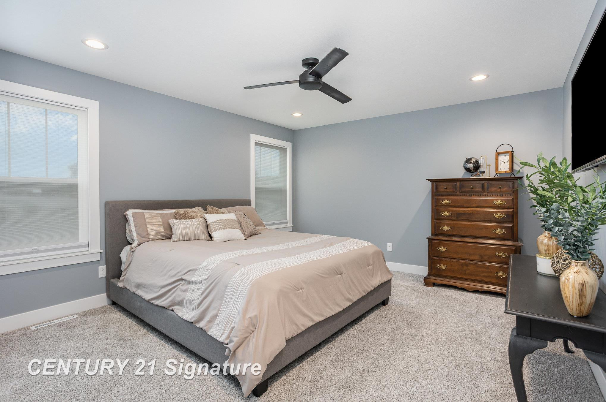 10585 Prairie View Court, Freeland, MI 48623 — Photo 11