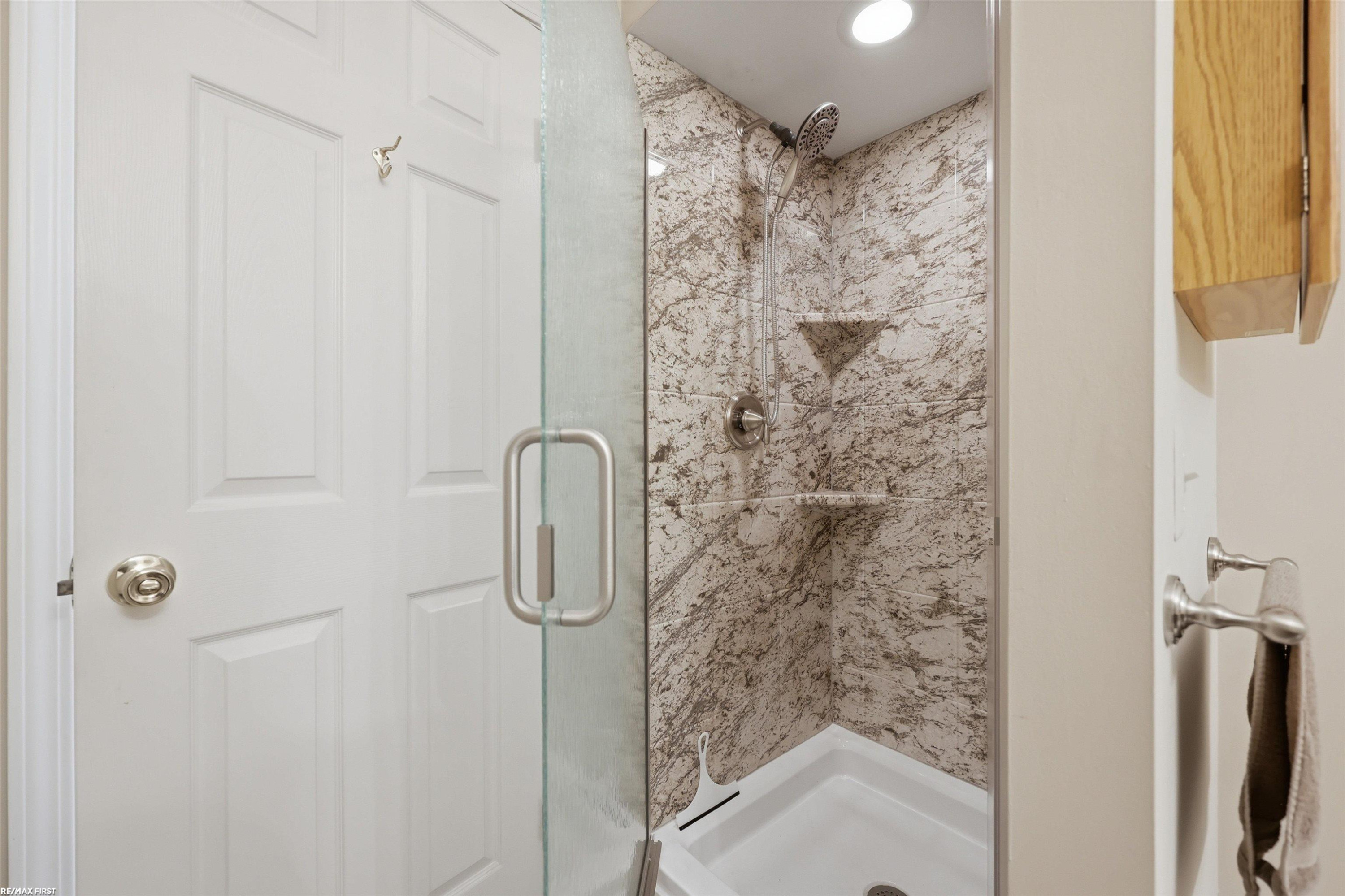 45311 Nottingham Drive, Macomb, MI 48044 — Photo 17