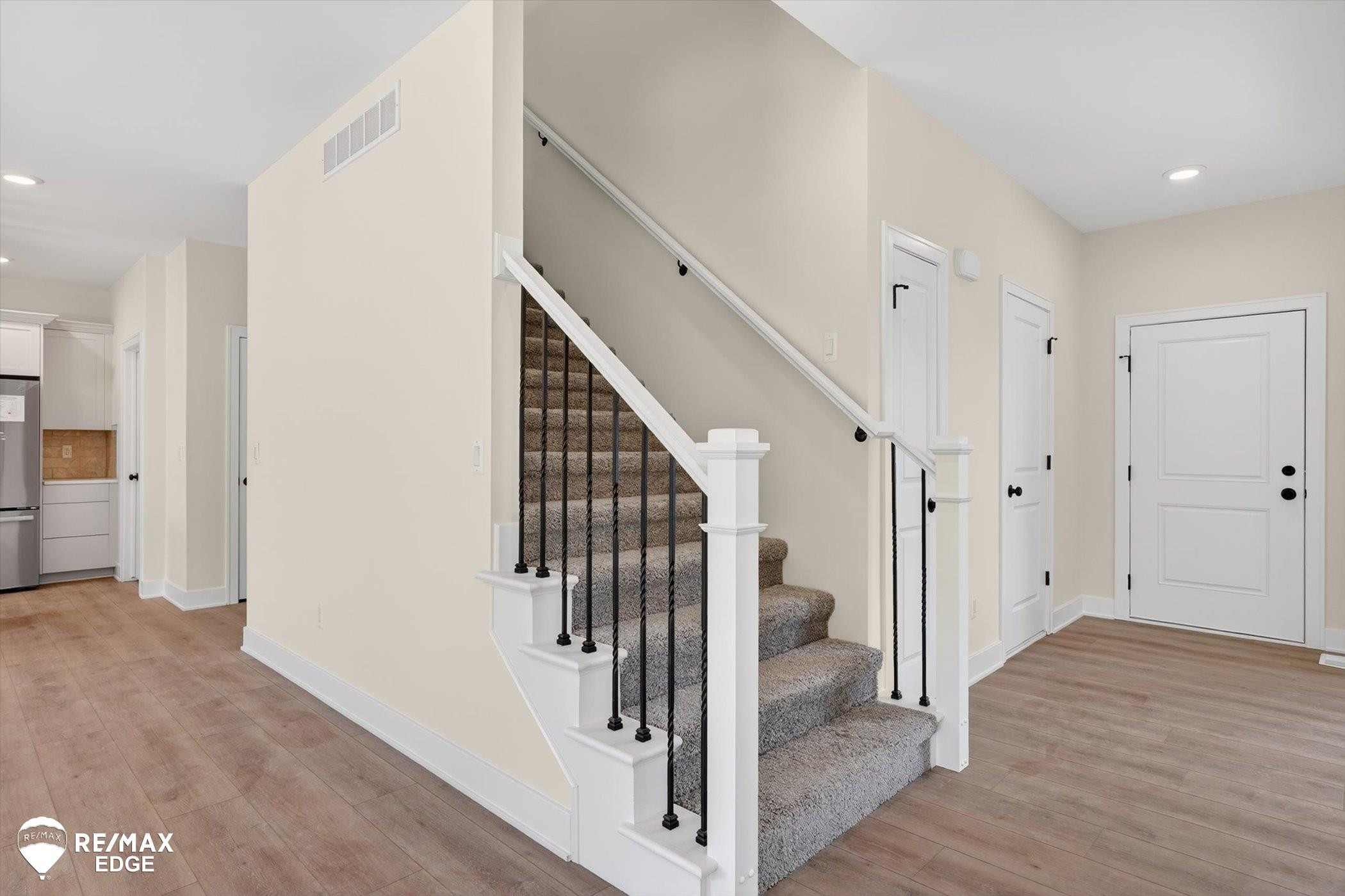8080 Peninsula Circle, Grand Blanc, MI 48439 — Photo 7