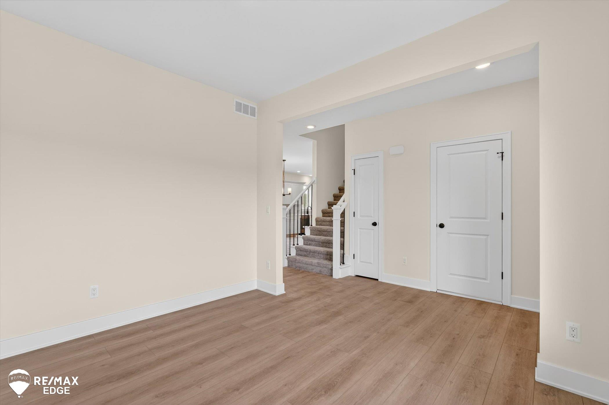 8080 Peninsula Circle, Grand Blanc, MI 48439 — Photo 14