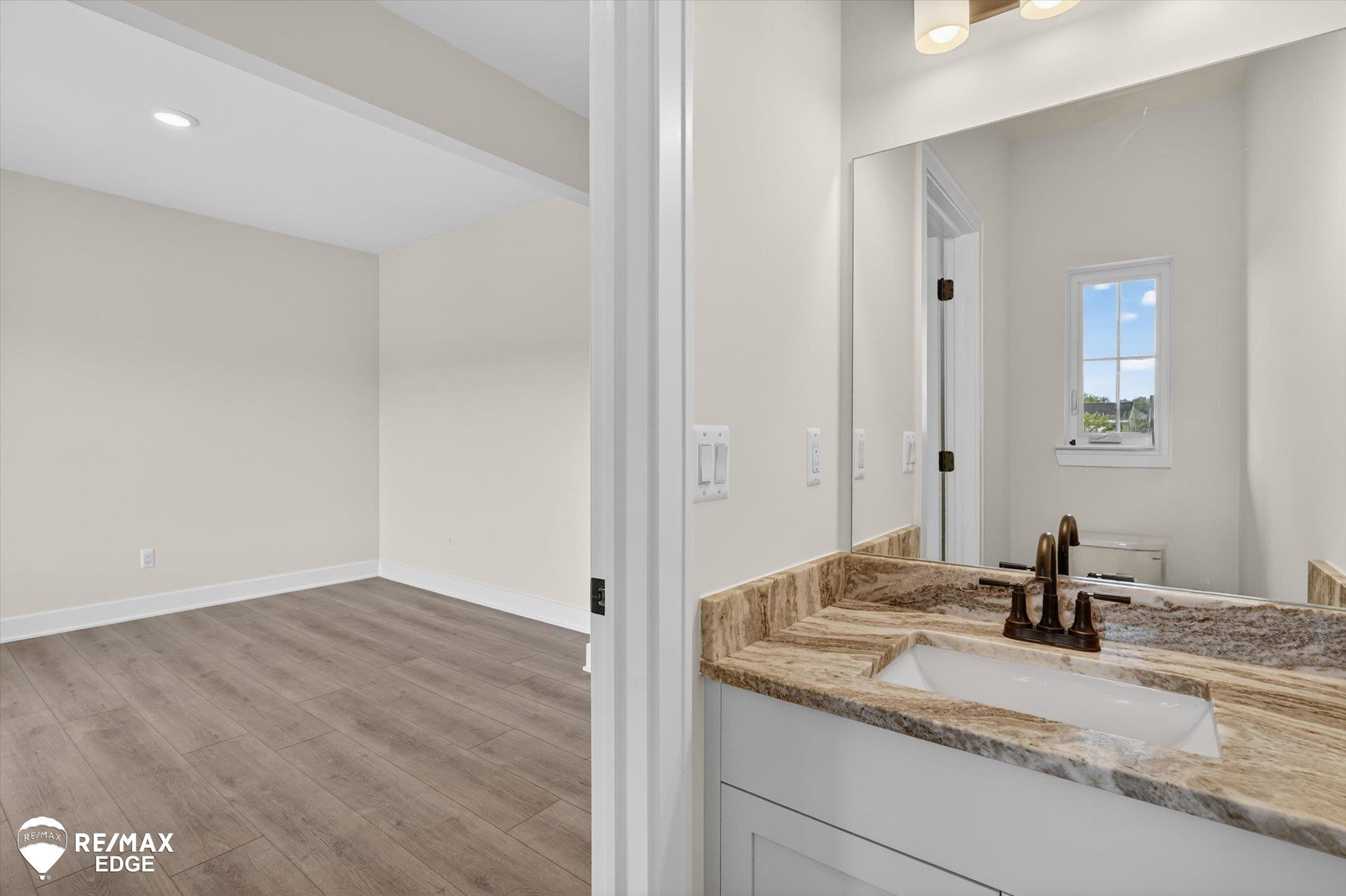 8080 Peninsula Circle, Grand Blanc, MI 48439 — Photo 16
