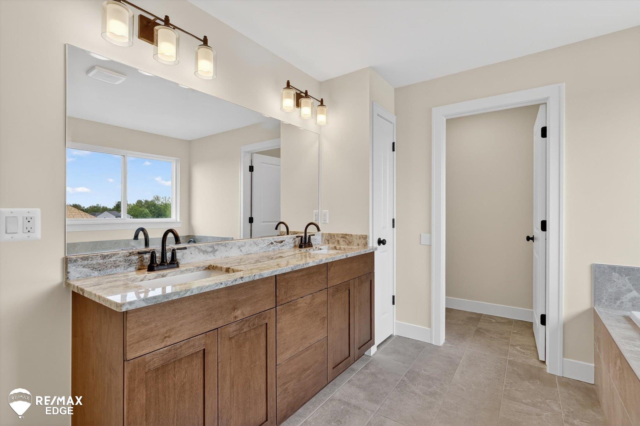 8080 Peninsula Circle, Grand Blanc, MI 48439 — Photo 21