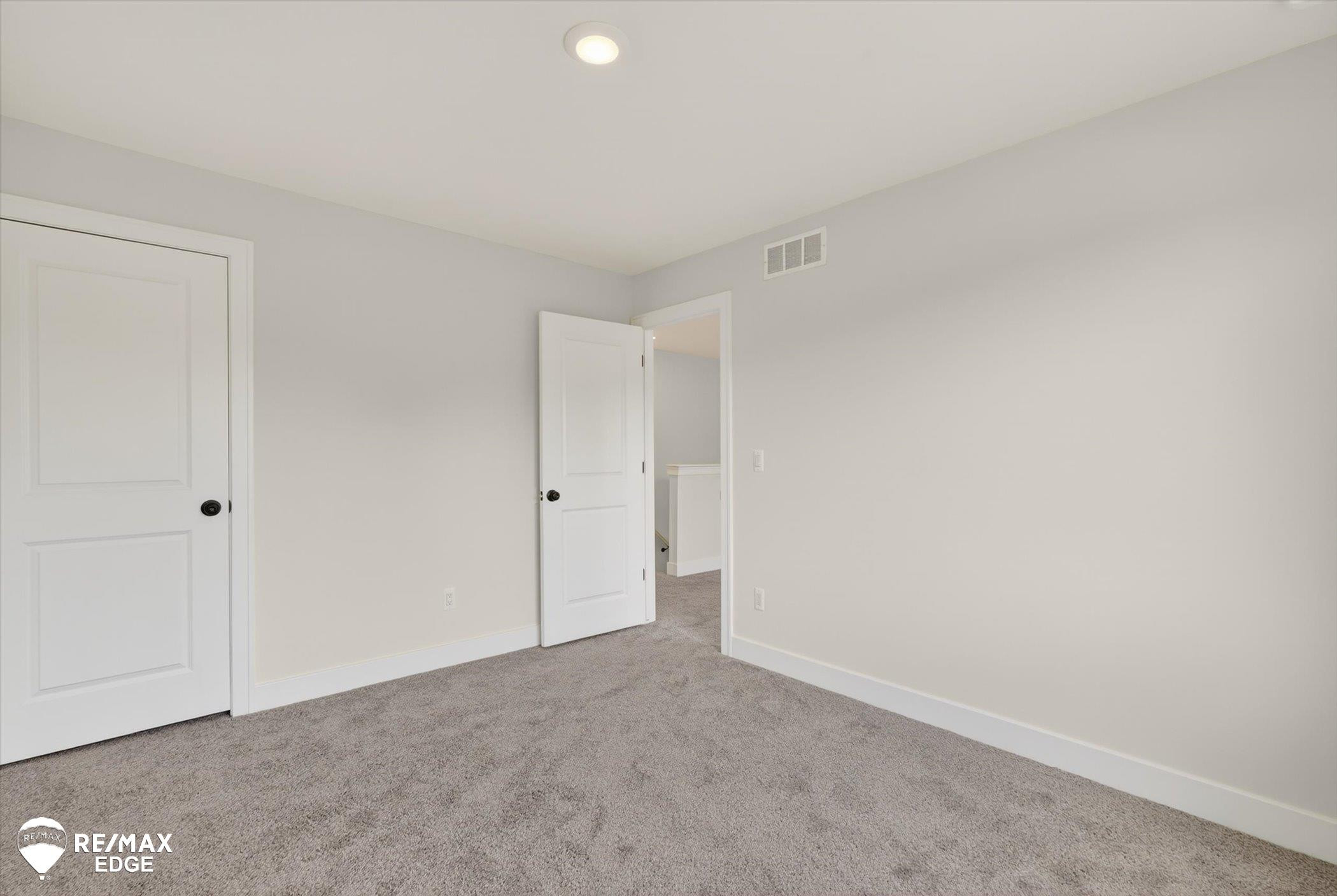 8080 Peninsula Circle, Grand Blanc, MI 48439 — Photo 26