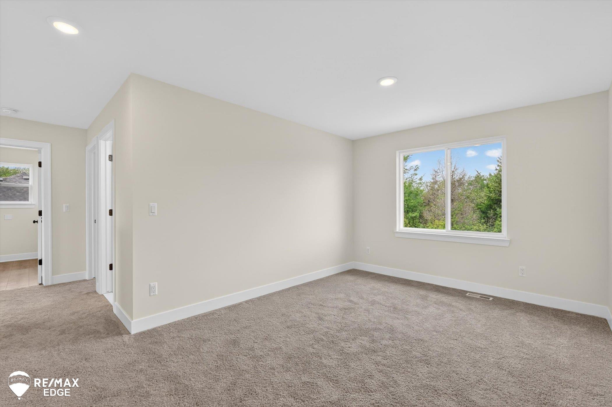 8080 Peninsula Circle, Grand Blanc, MI 48439 — Photo 27