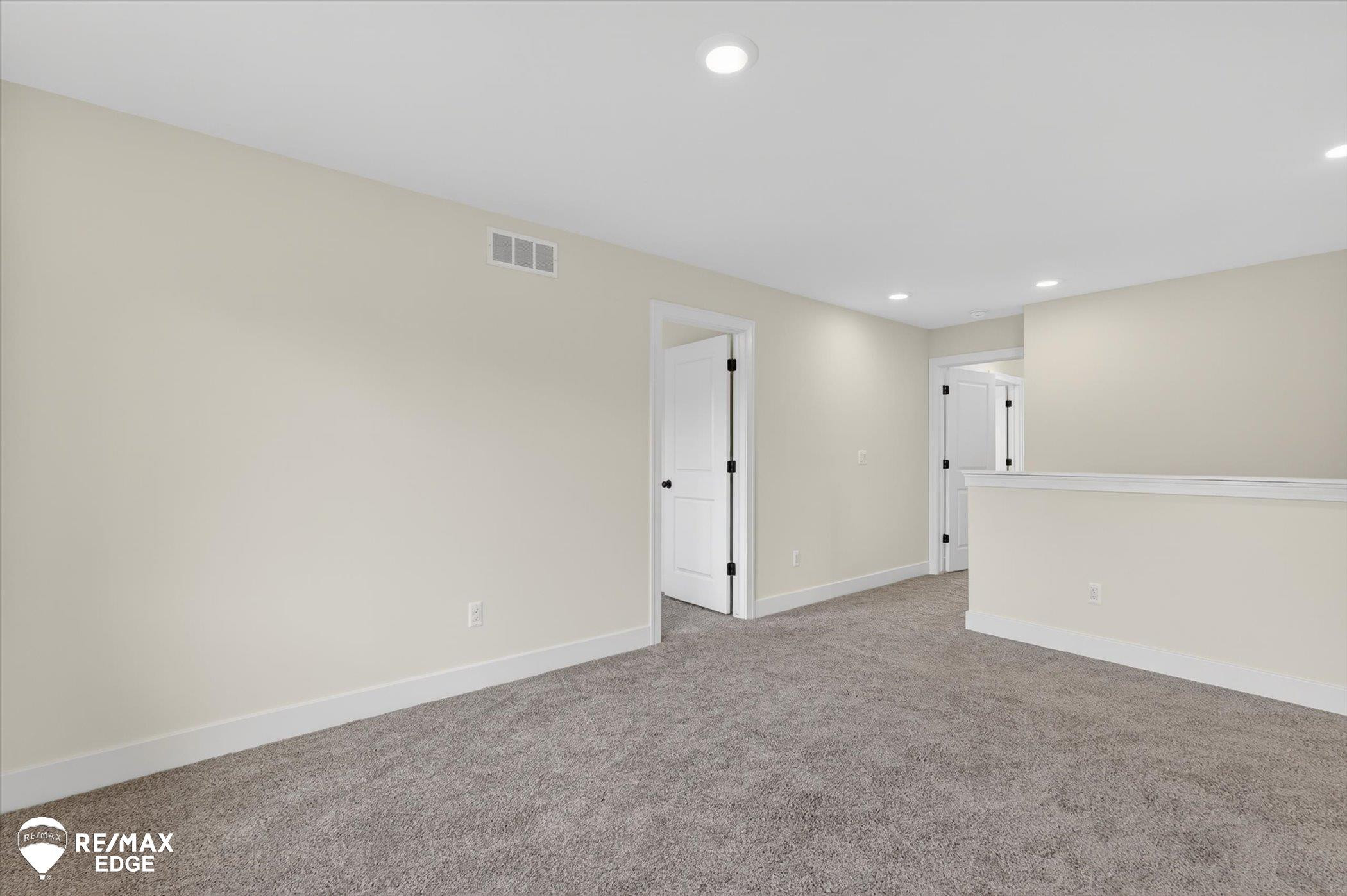 8080 Peninsula Circle, Grand Blanc, MI 48439 — Photo 28
