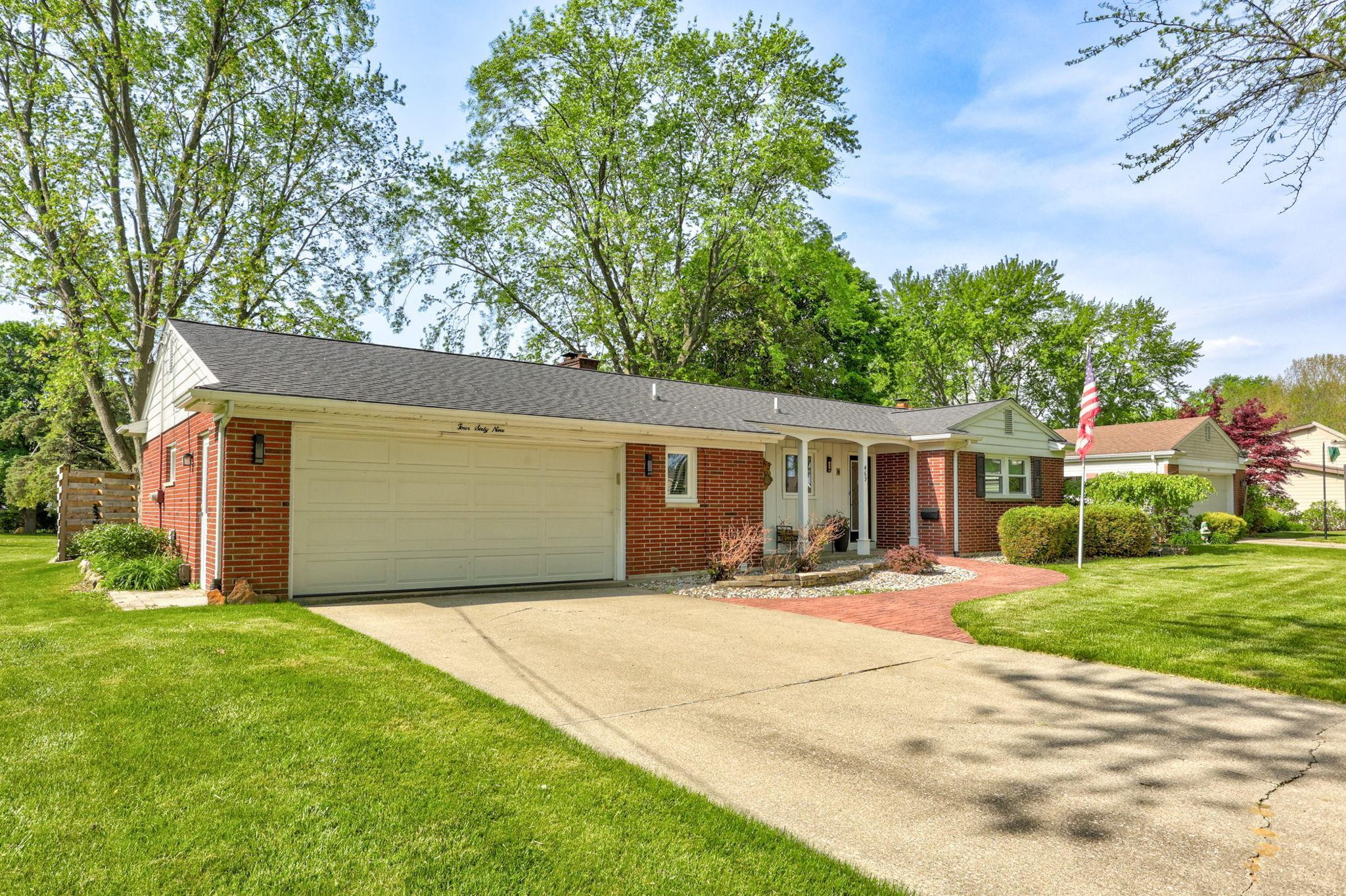 469 Sunburst Drive, Frankenmuth, MI 48734 — front exterior