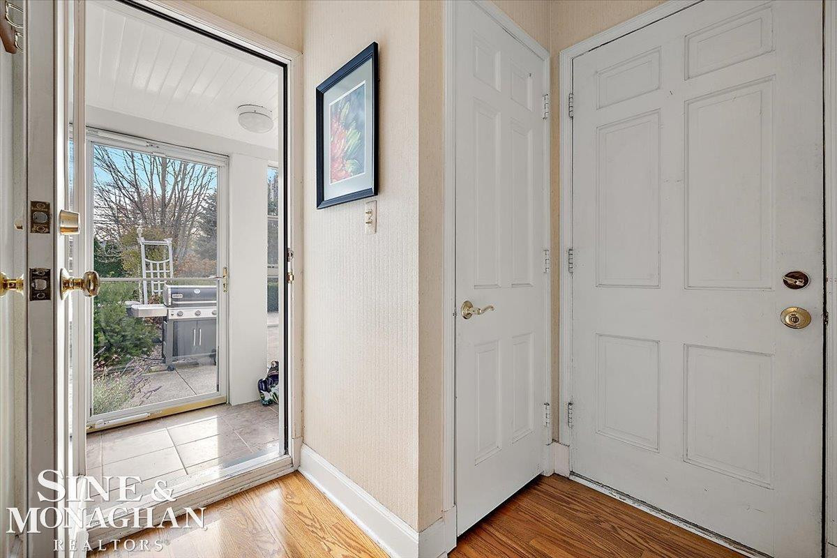 683 Lochmoor Boulevard, Grosse Pointe Woods, MI 48236 — Photo 3