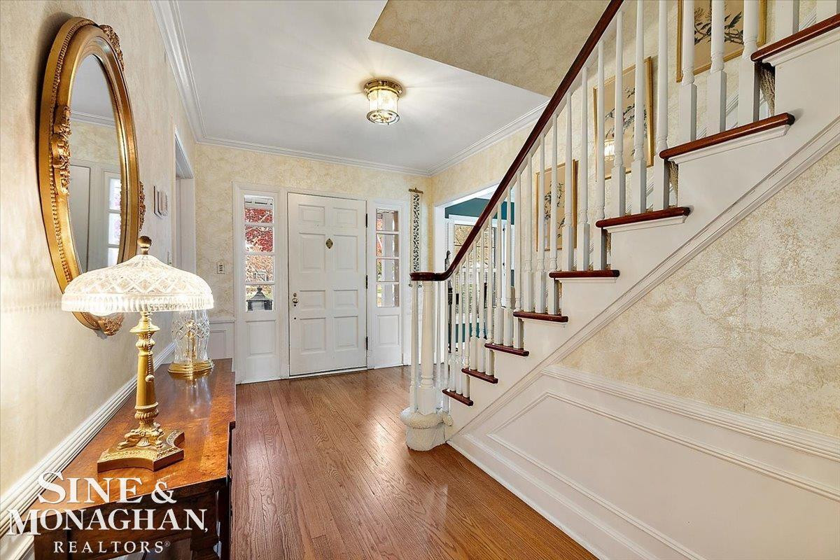 683 Lochmoor Boulevard, Grosse Pointe Woods, MI 48236 — Photo 4