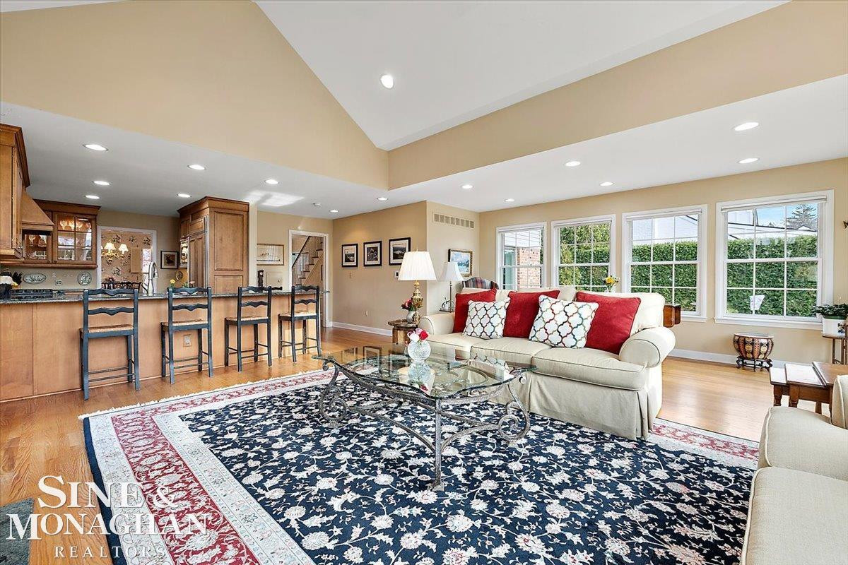 683 Lochmoor Boulevard, Grosse Pointe Woods, MI 48236 — Photo 22
