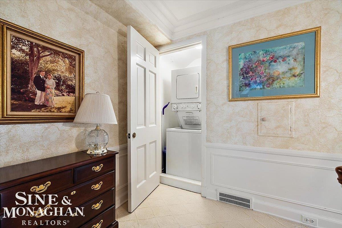 683 Lochmoor Boulevard, Grosse Pointe Woods, MI 48236 — Photo 29