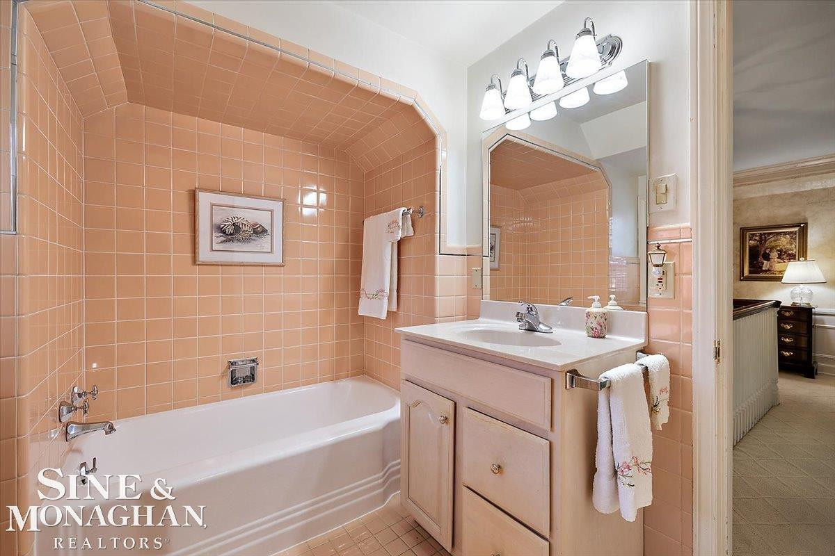 683 Lochmoor Boulevard, Grosse Pointe Woods, MI 48236 — Photo 32