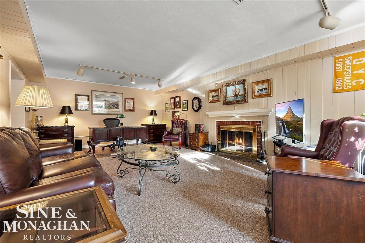 683 Lochmoor Boulevard, Grosse Pointe Woods, MI 48236 — Photo 40