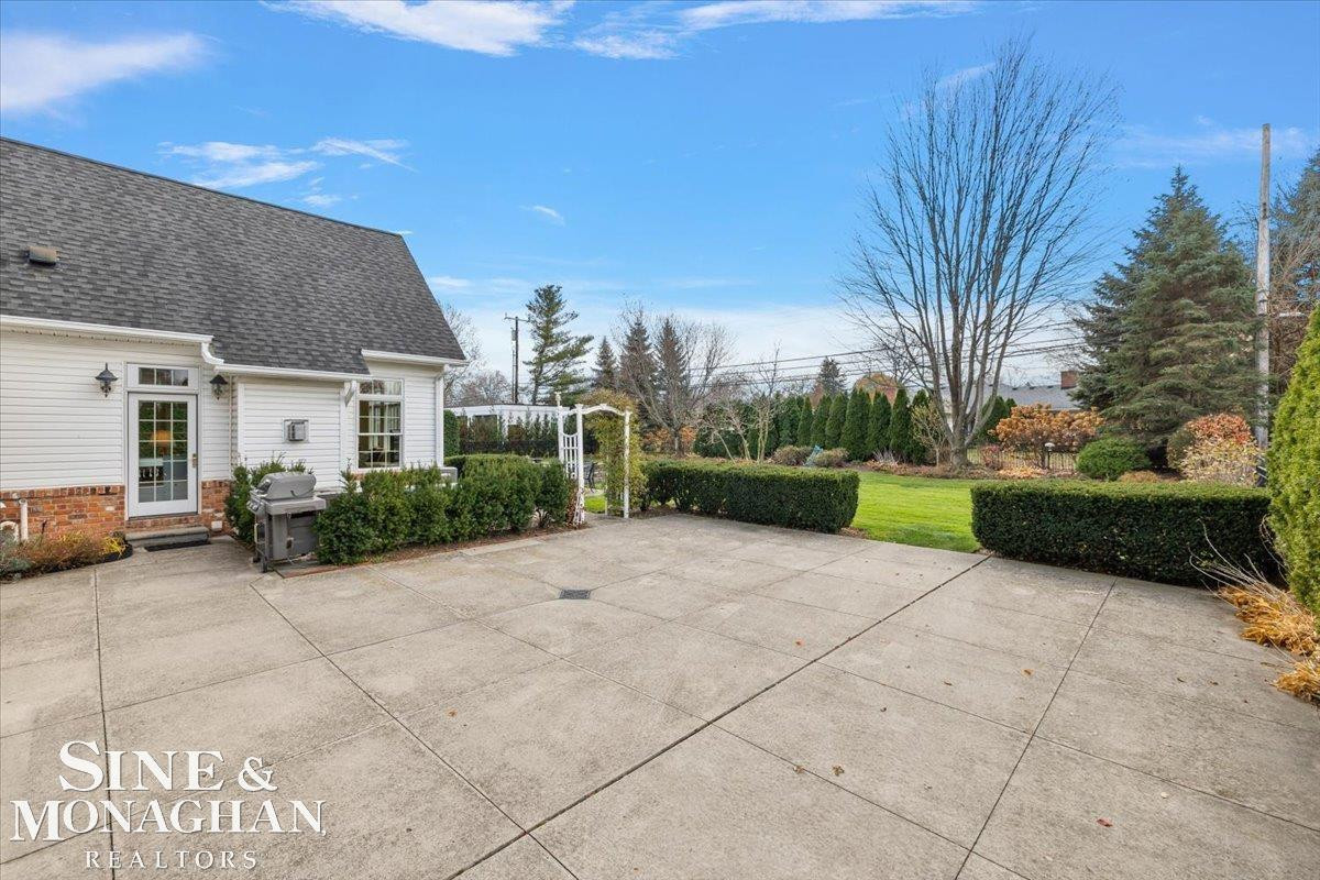 683 Lochmoor Boulevard, Grosse Pointe Woods, MI 48236 — Photo 55