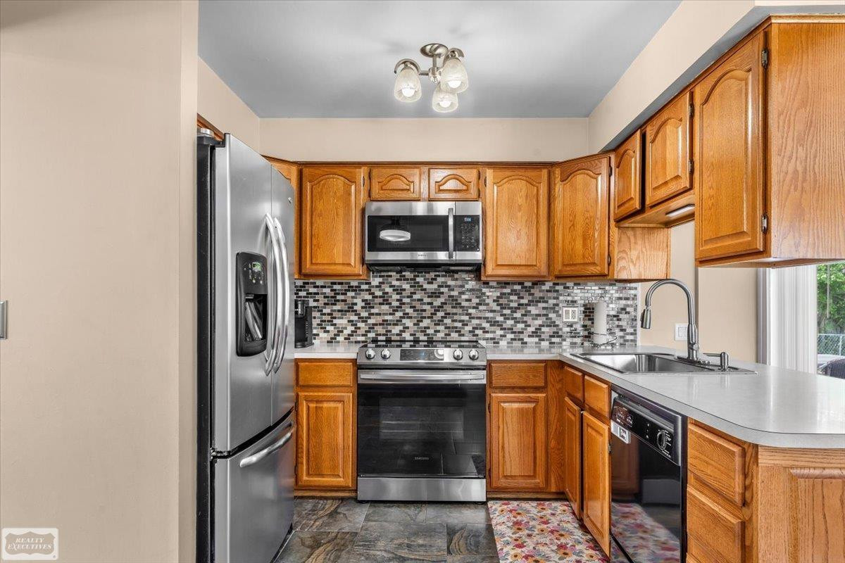 30232 Gloede Drive, Warren, MI 48088 — Photo 9