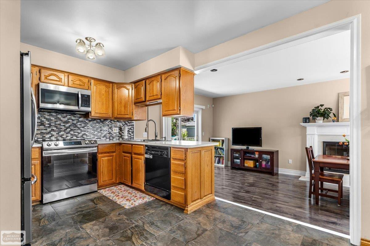 30232 Gloede Drive, Warren, MI 48088 — Photo 11