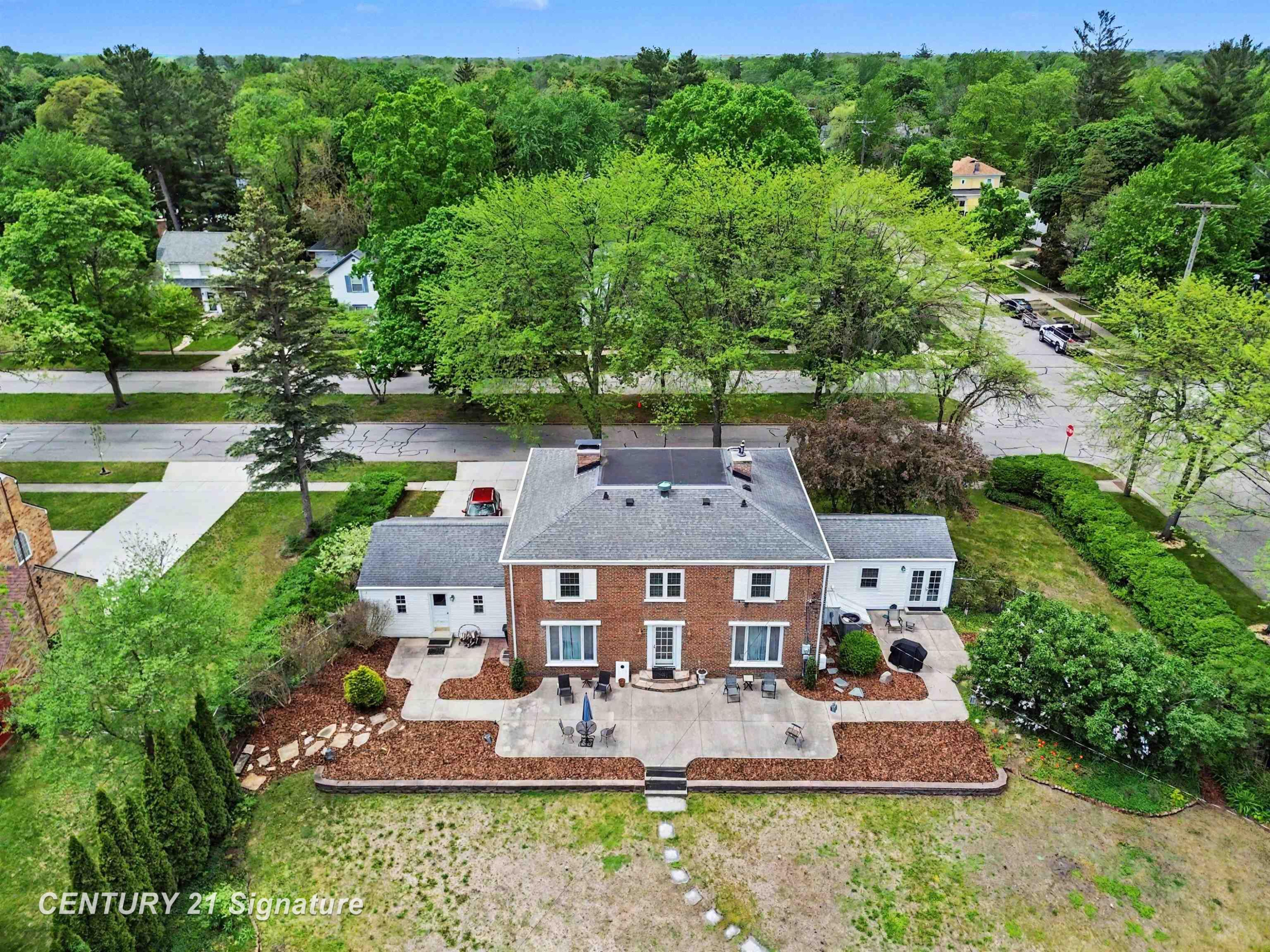 605 S Kinney Avenue, Mount Pleasant, MI 48858 — front exterior