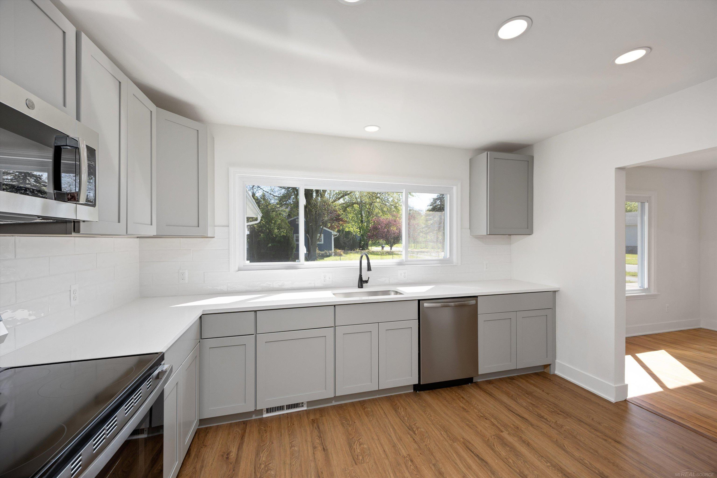 7553 Nichols Street, Utica, MI 48317 — Photo 10