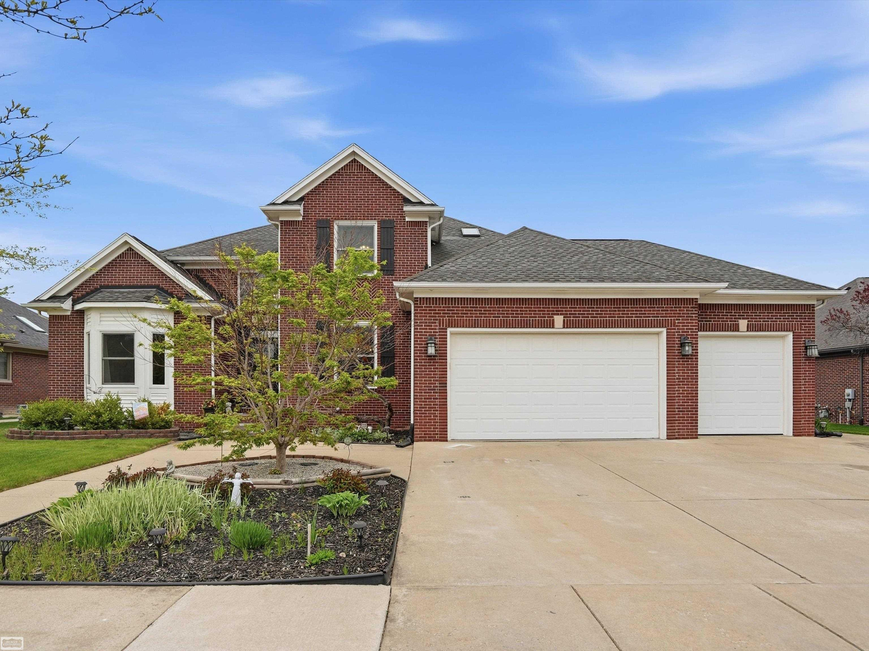 36531 N Pointe Drive, New Baltimore, MI 48047 — Photo 2