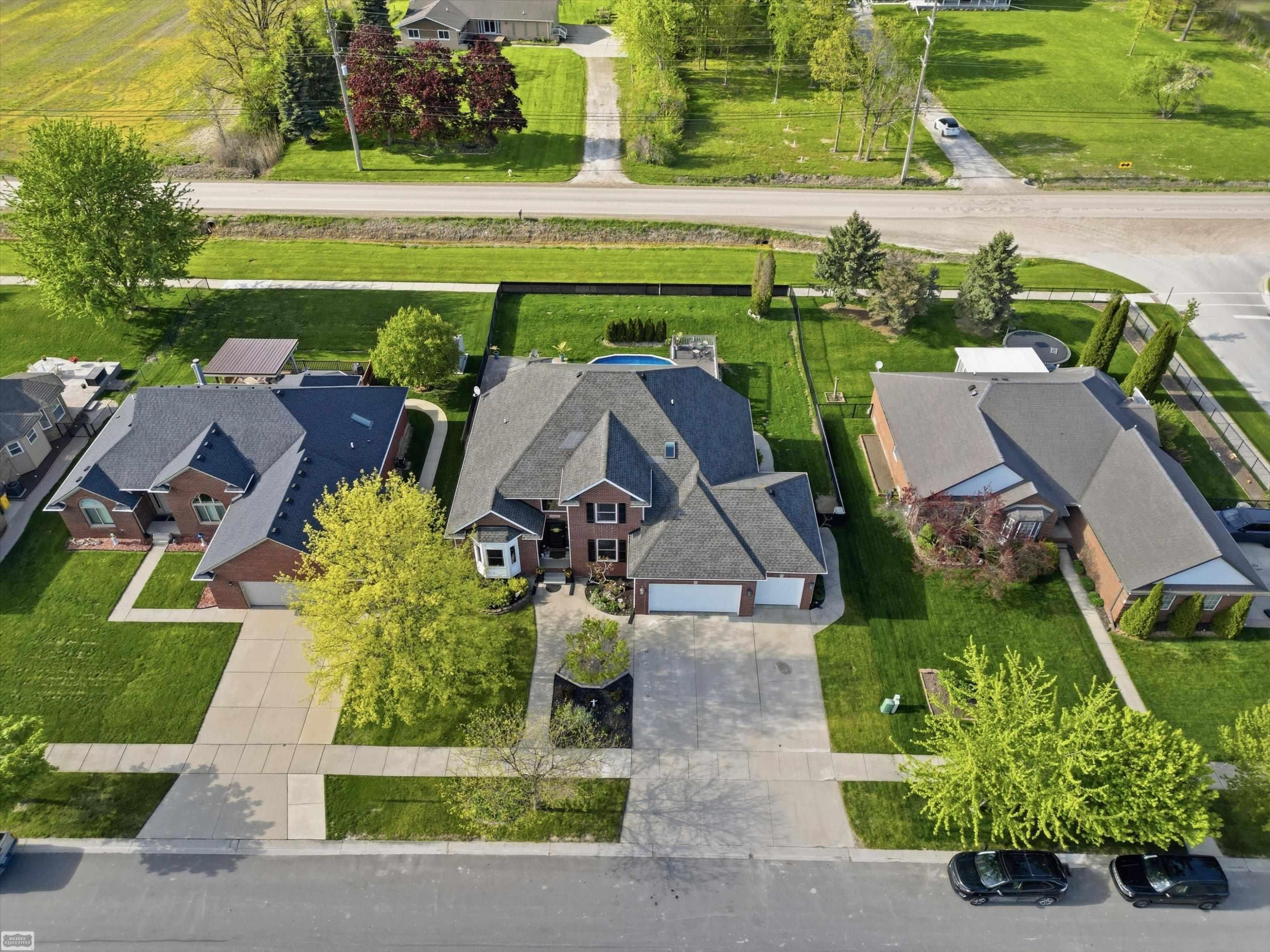 36531 N Pointe Drive, New Baltimore, MI 48047 — Photo 9