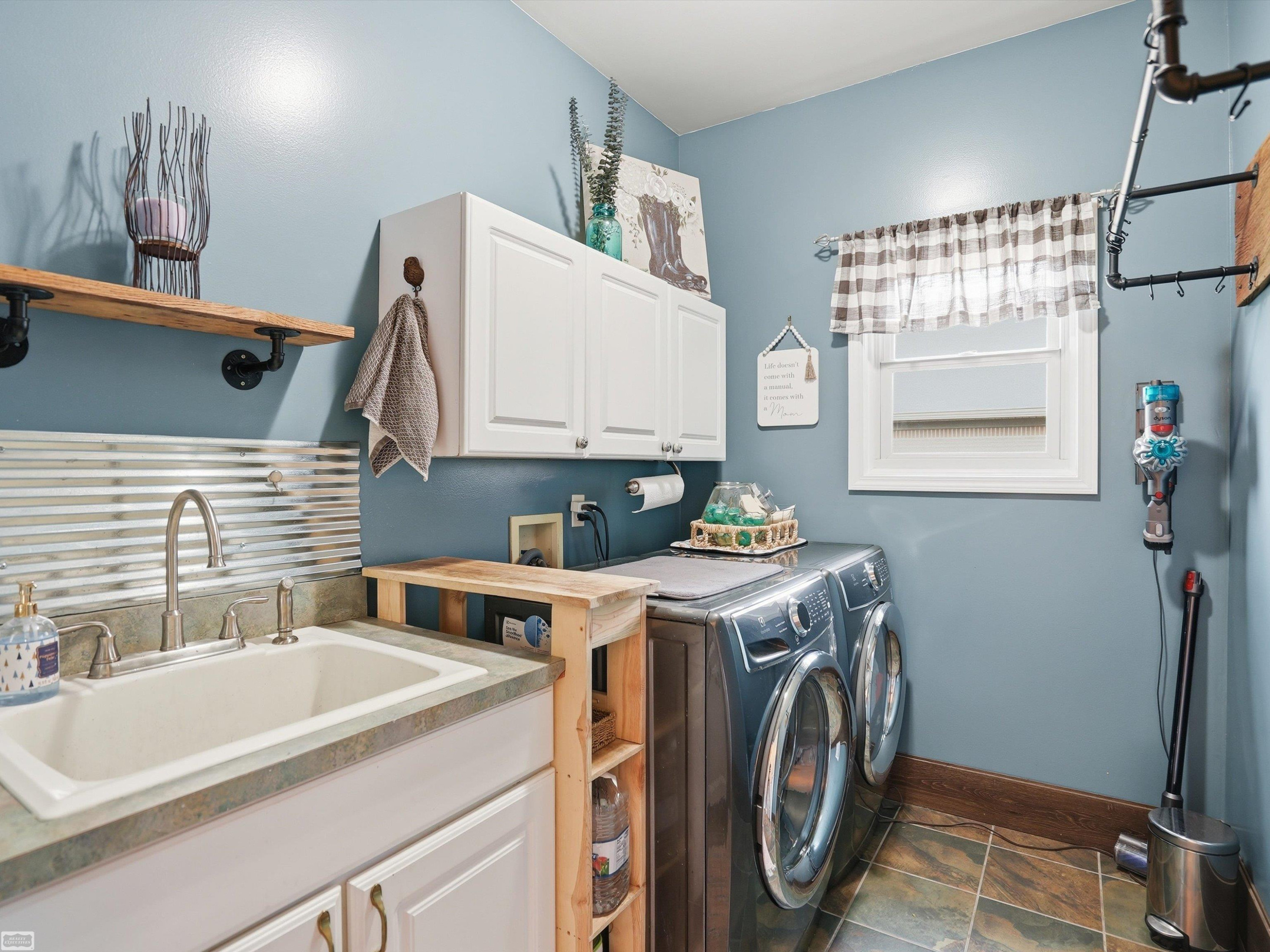 36531 N Pointe Drive, New Baltimore, MI 48047 — Photo 37
