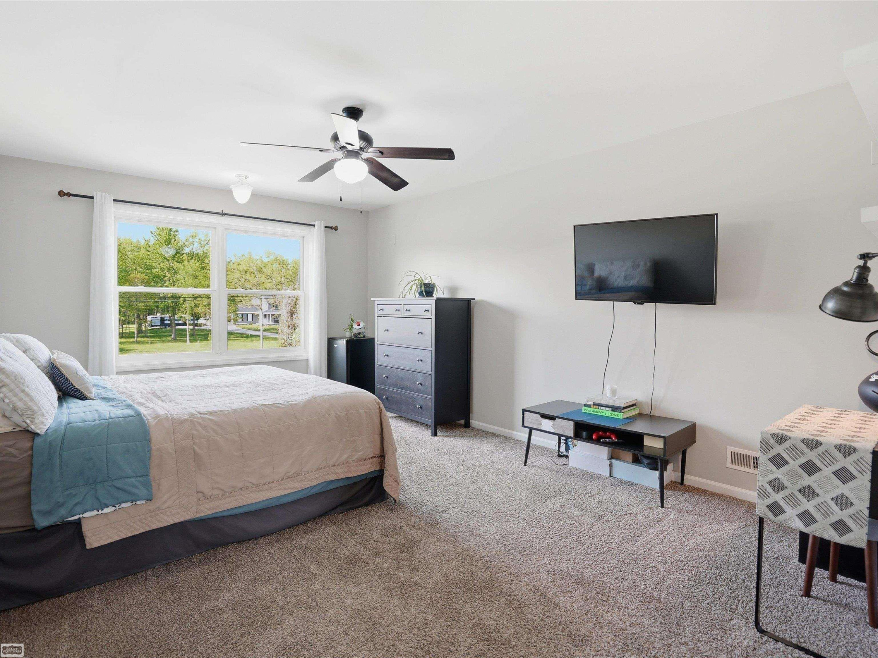 36531 N Pointe Drive, New Baltimore, MI 48047 — Photo 38