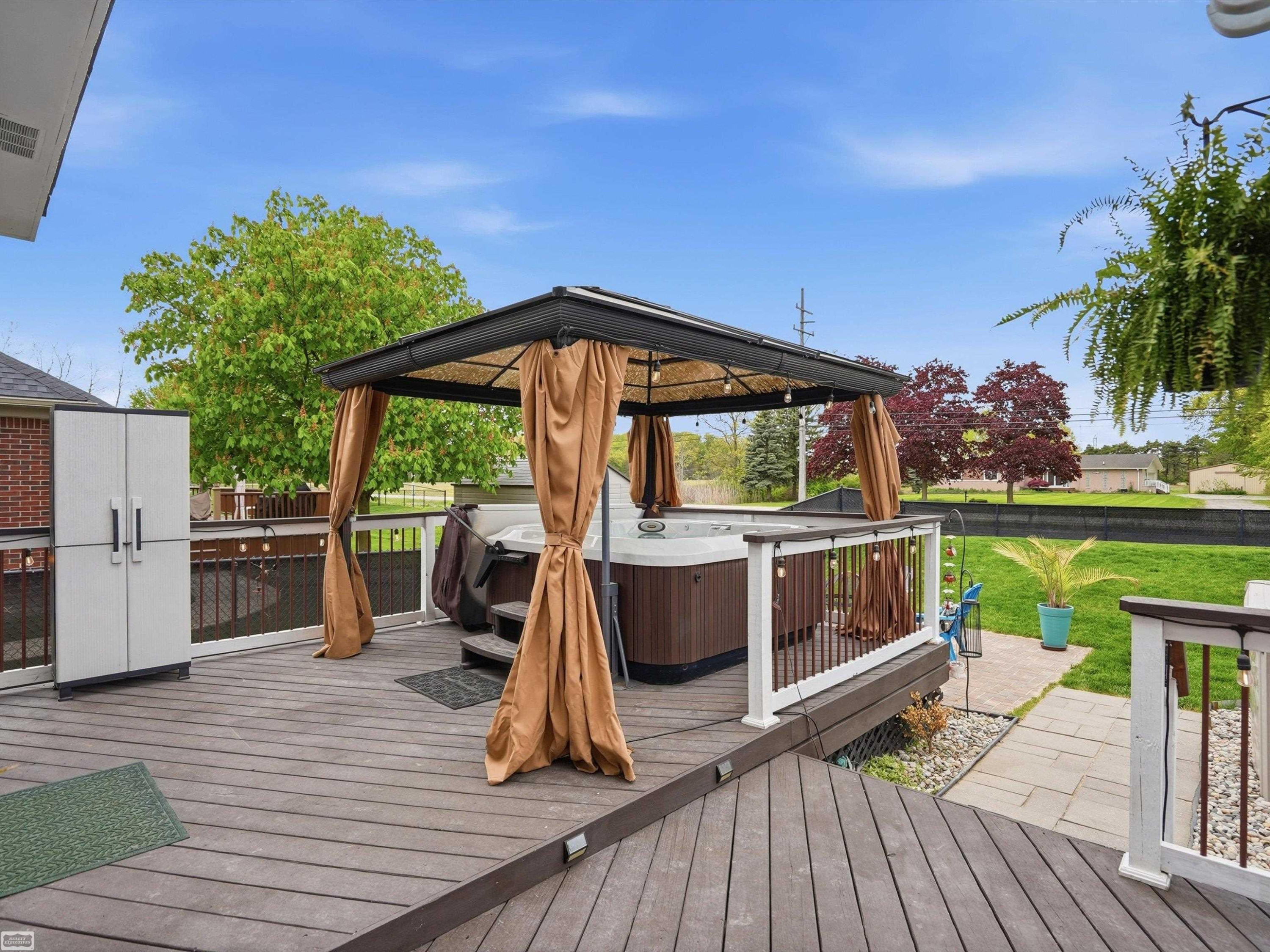 36531 N Pointe Drive, New Baltimore, MI 48047 — Photo 57