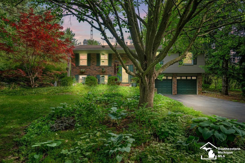 434 W Erie Road, Temperance, MI 48182 — front exterior