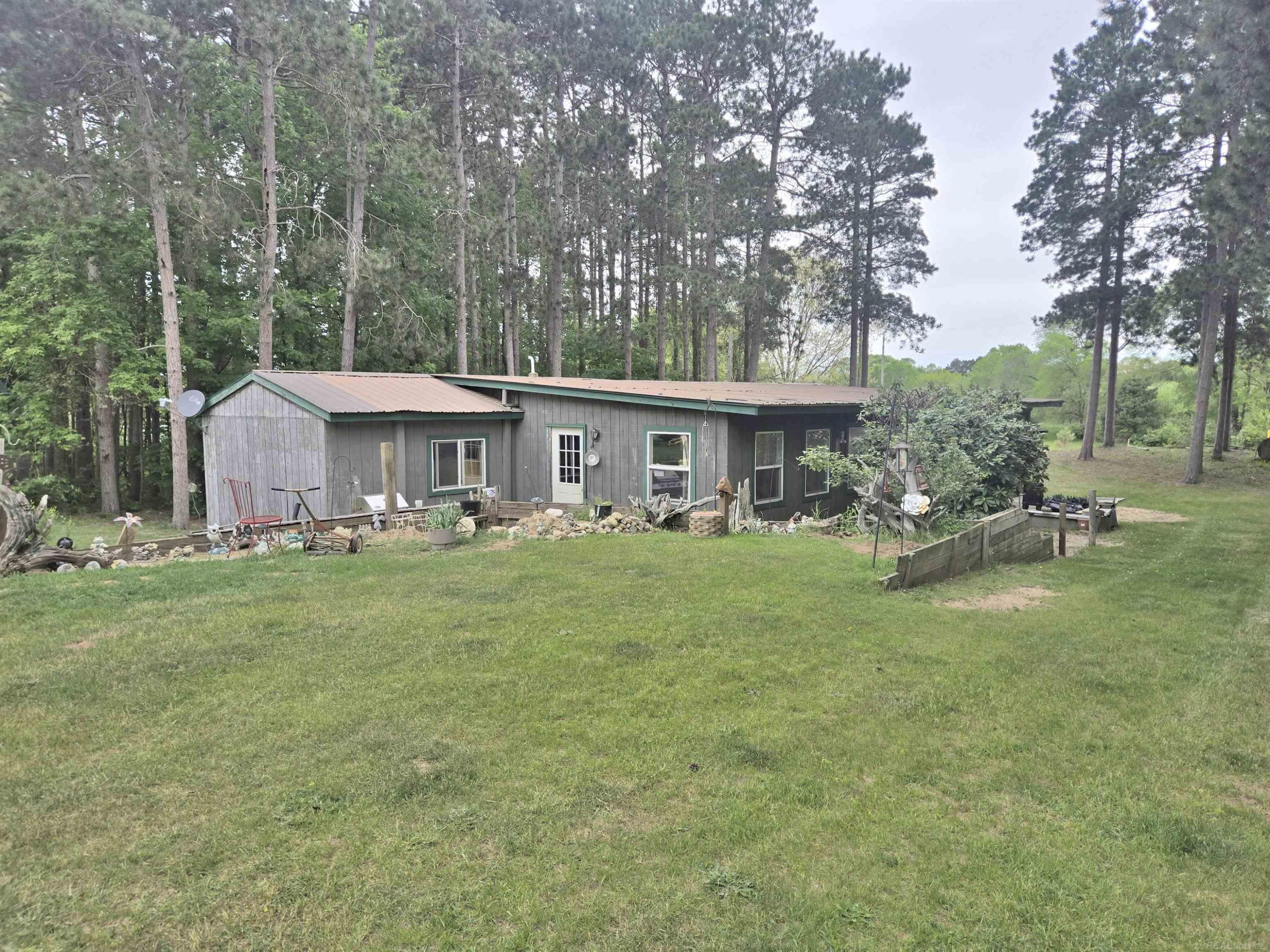 1915 W Garfild Road, New Era, MI 49446