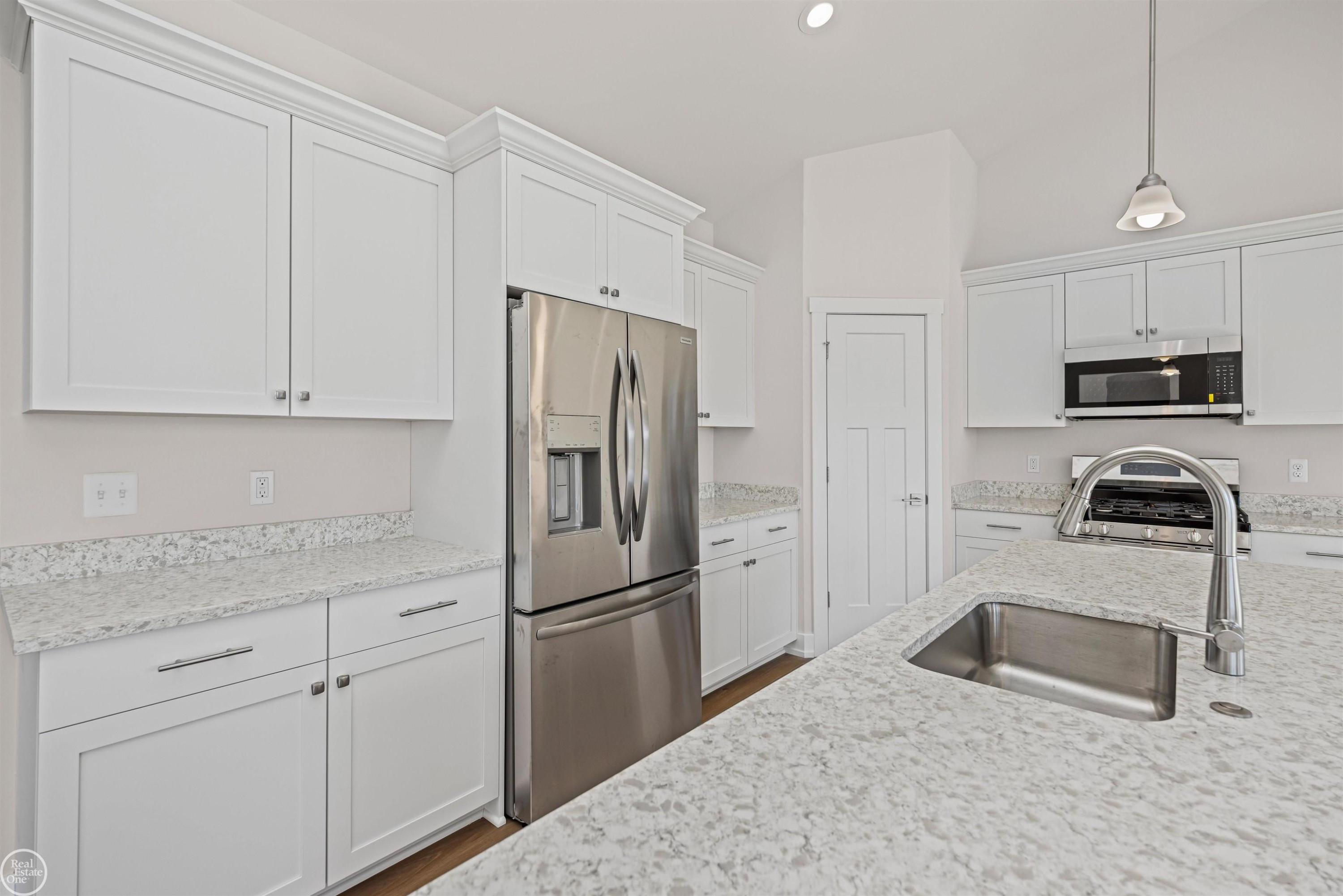 1156 Julian Court, Waterford, MI 48327 — Photo 10