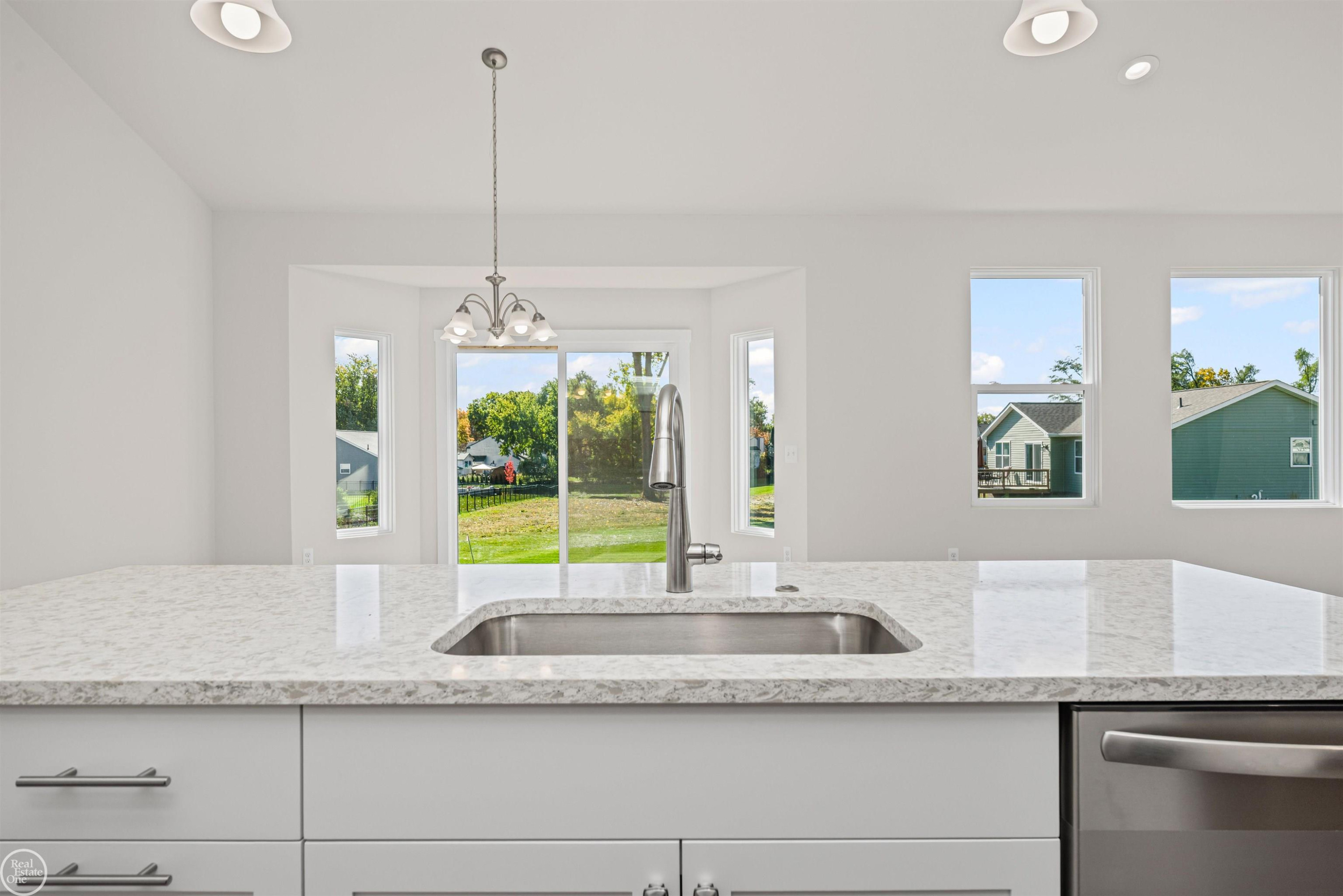 1156 Julian Court, Waterford, MI 48327 — Photo 12