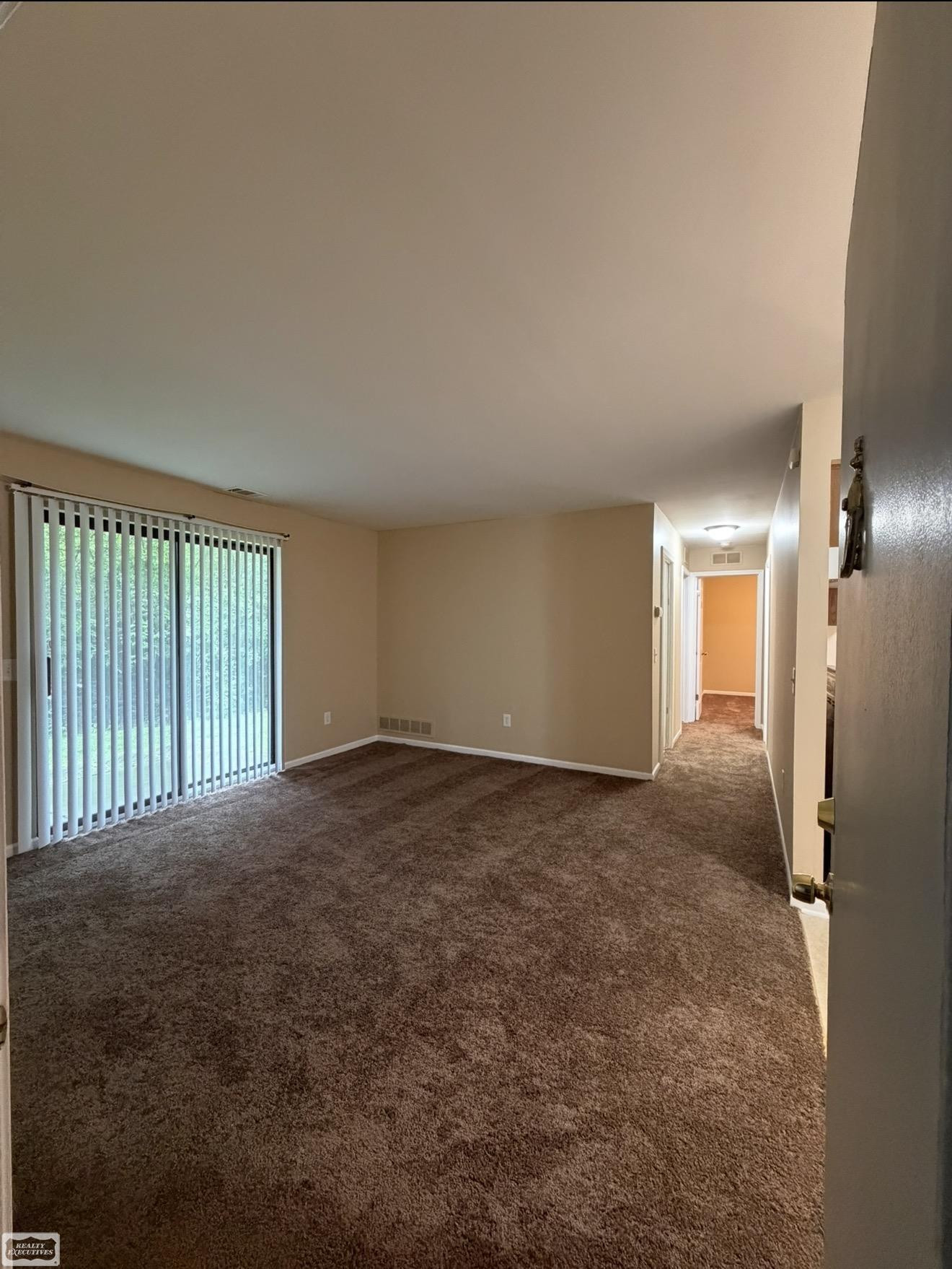 35401 Hickory Woods Lane, #3, Clinton Twp, MI 48035 — Photo 2