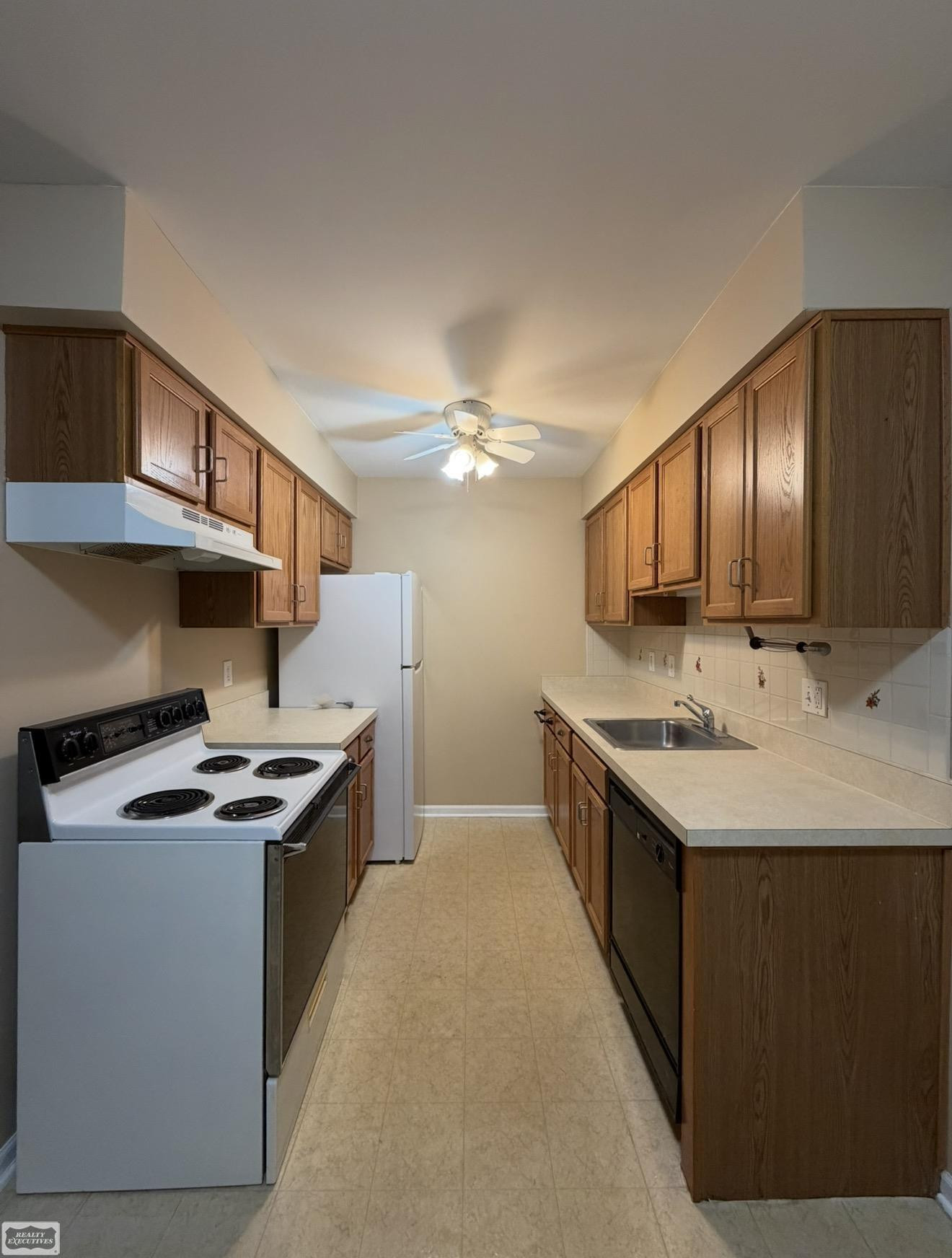 35401 Hickory Woods Lane, #3, Clinton Twp, MI 48035 — Photo 4